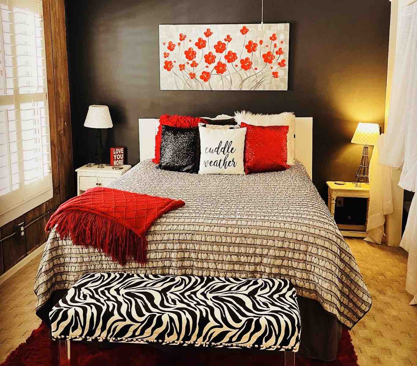 Castlerock Casita! BEST LOCATION! Parking too! :)