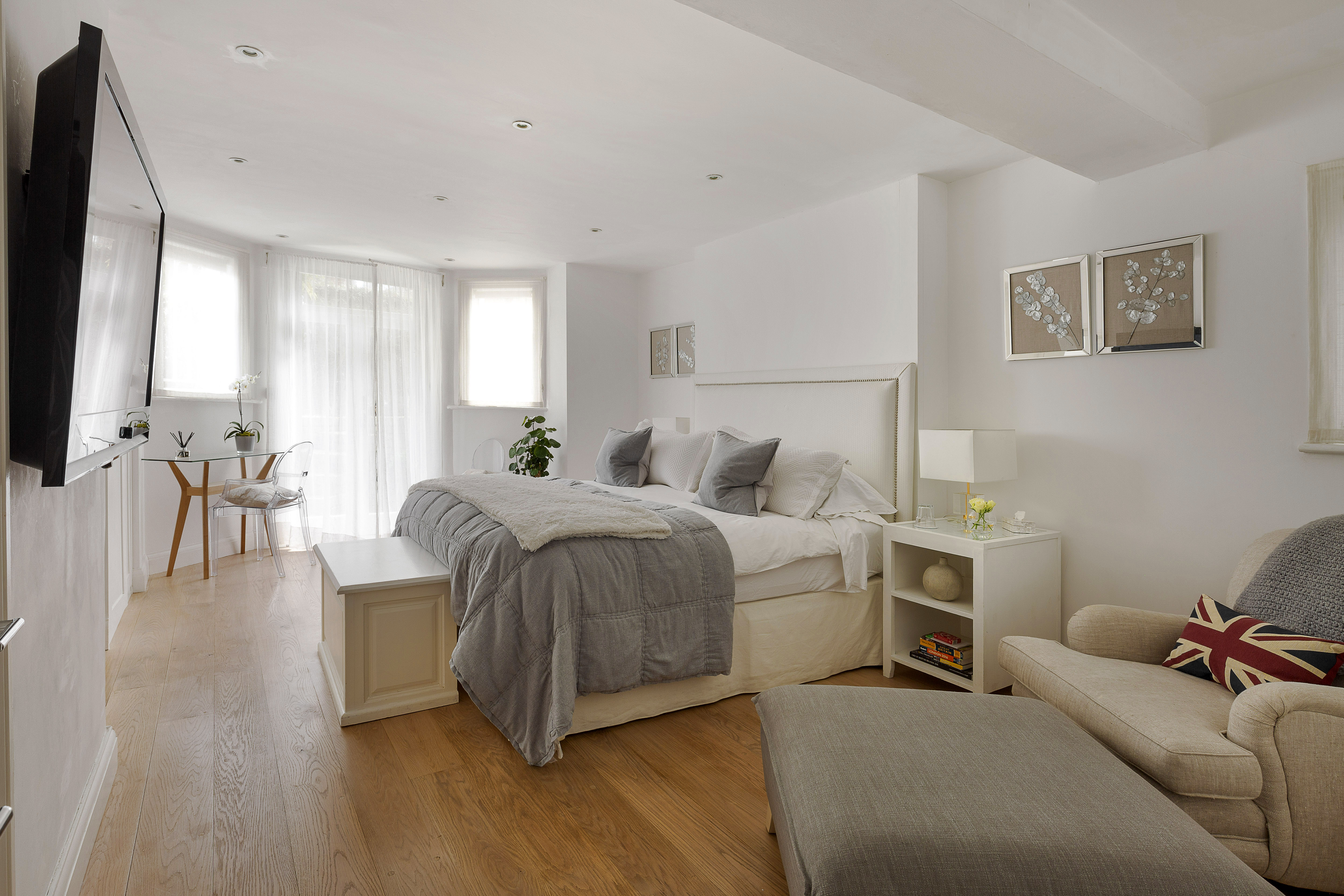 Private Kensington studio. Parking available.