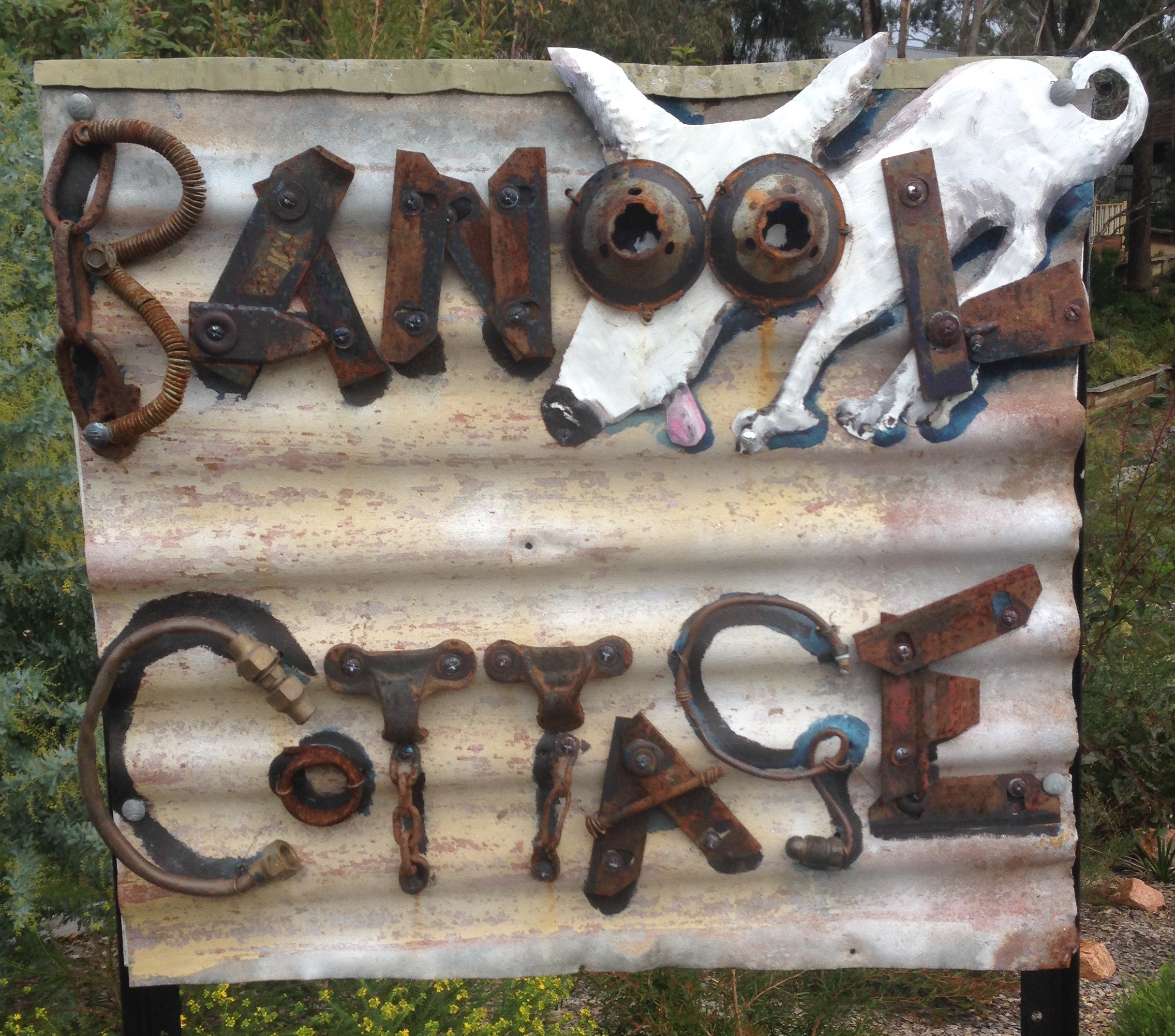 Banool Cottage -dog friendly for guests with pets.