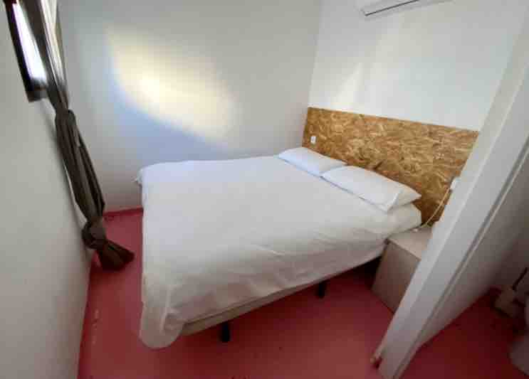 Habitación doble pequeña junto a Gran Vía