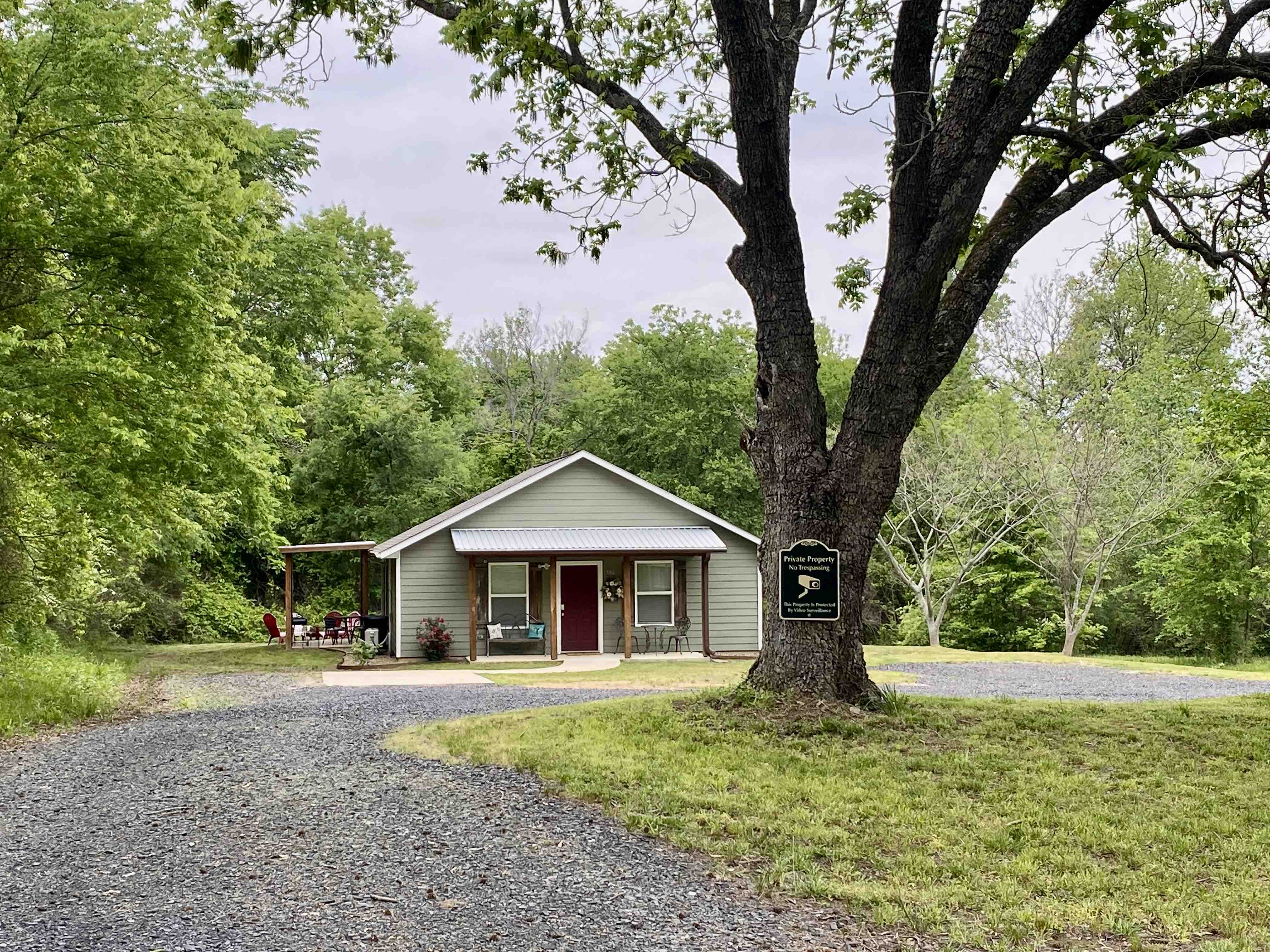 Charming privacy, King, Firepit, Wi-Fi 3 Roku tvs