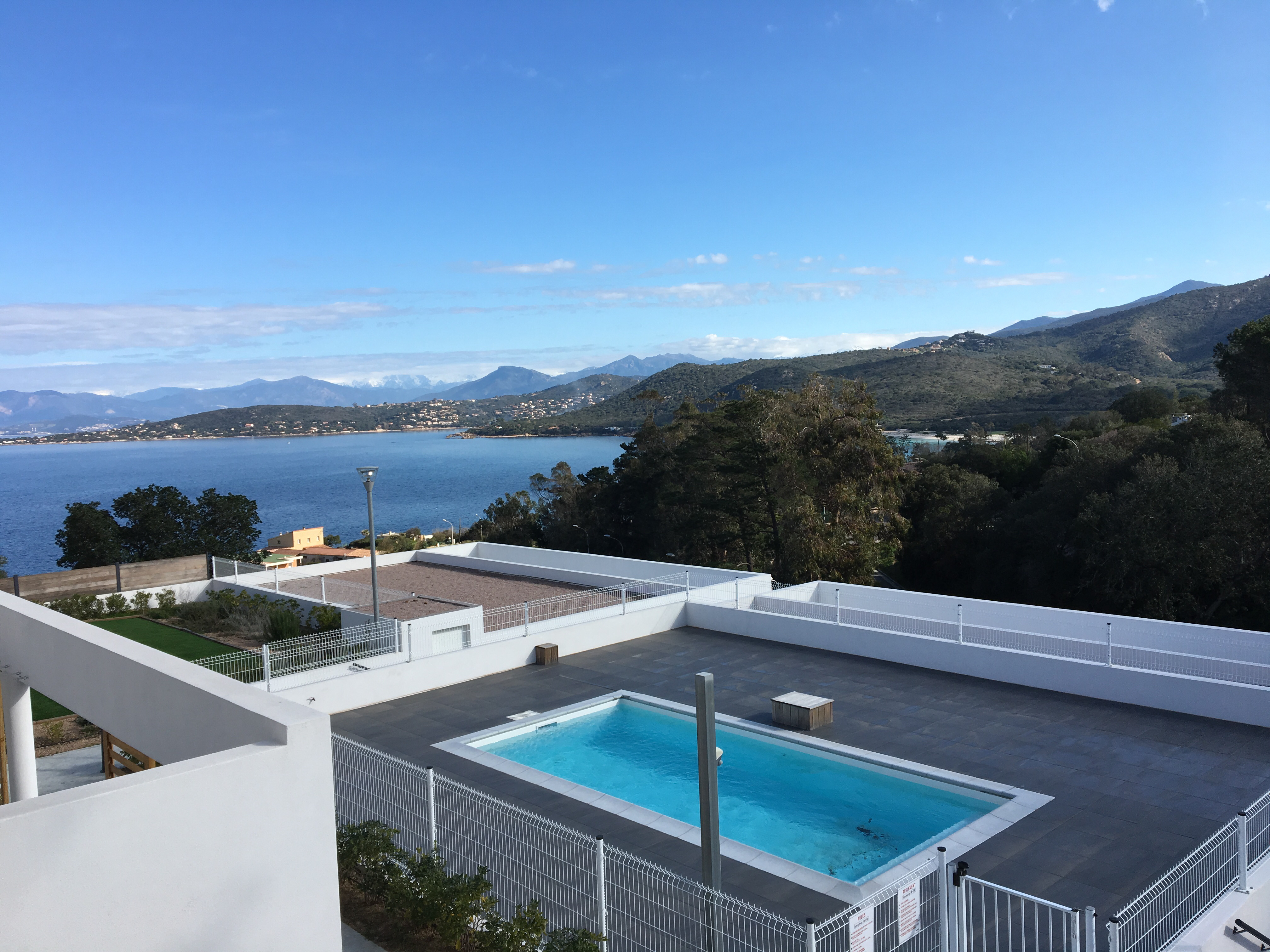 Beautiful 4 bedroom apartment 120 m² sea view, pool