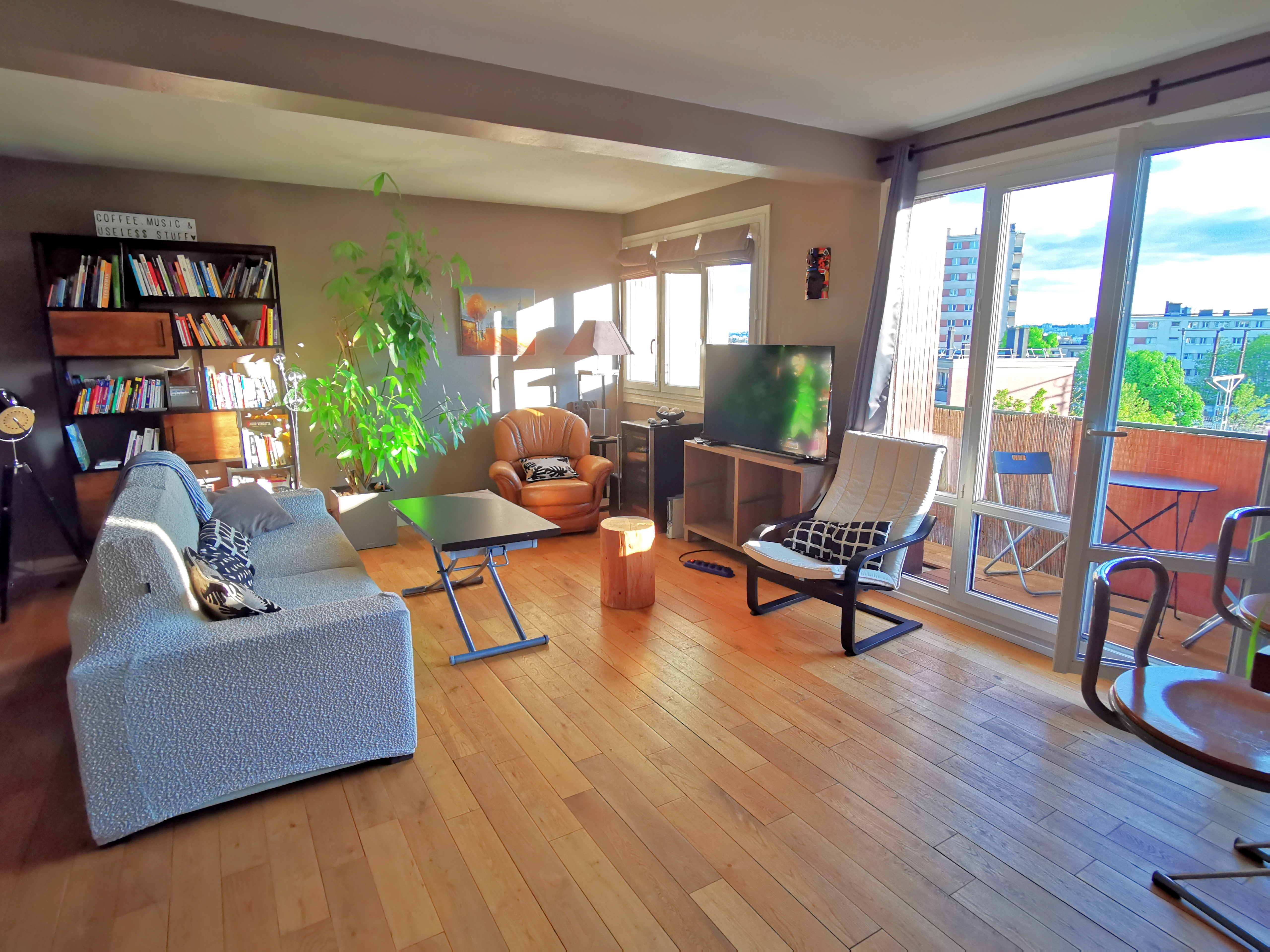 Beautiful apartment, 2 min from Paris, southwest balcony