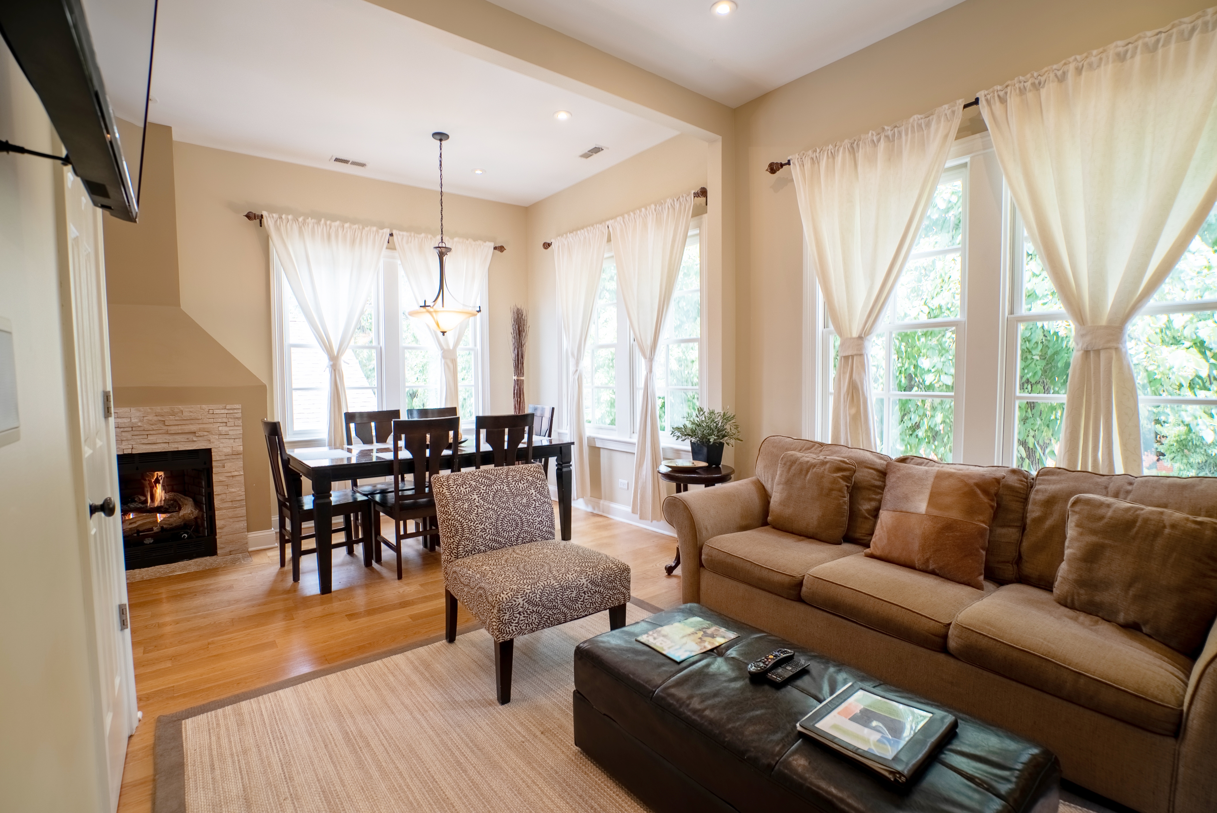 2BD/2BA 2 blck to EL-Walk to Zoo & Beach in Lincoln Park, Chicago