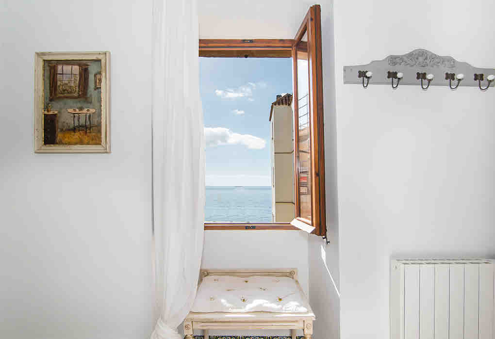 Poppy’s Beach House/48 steps from the sea. in Ses Salines, Mallorca