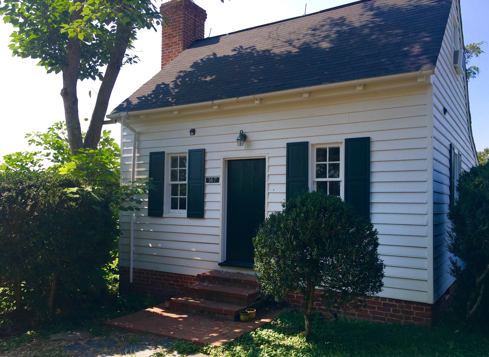 1700's Summer Kitchen Cottage 147 & pool&wifi Cabins for Rent in