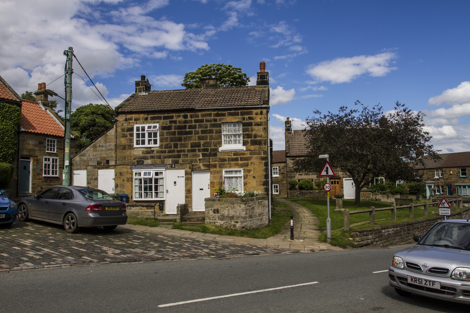 Tiny one Bedroom Traditional Cottage for two Houses for Rent in