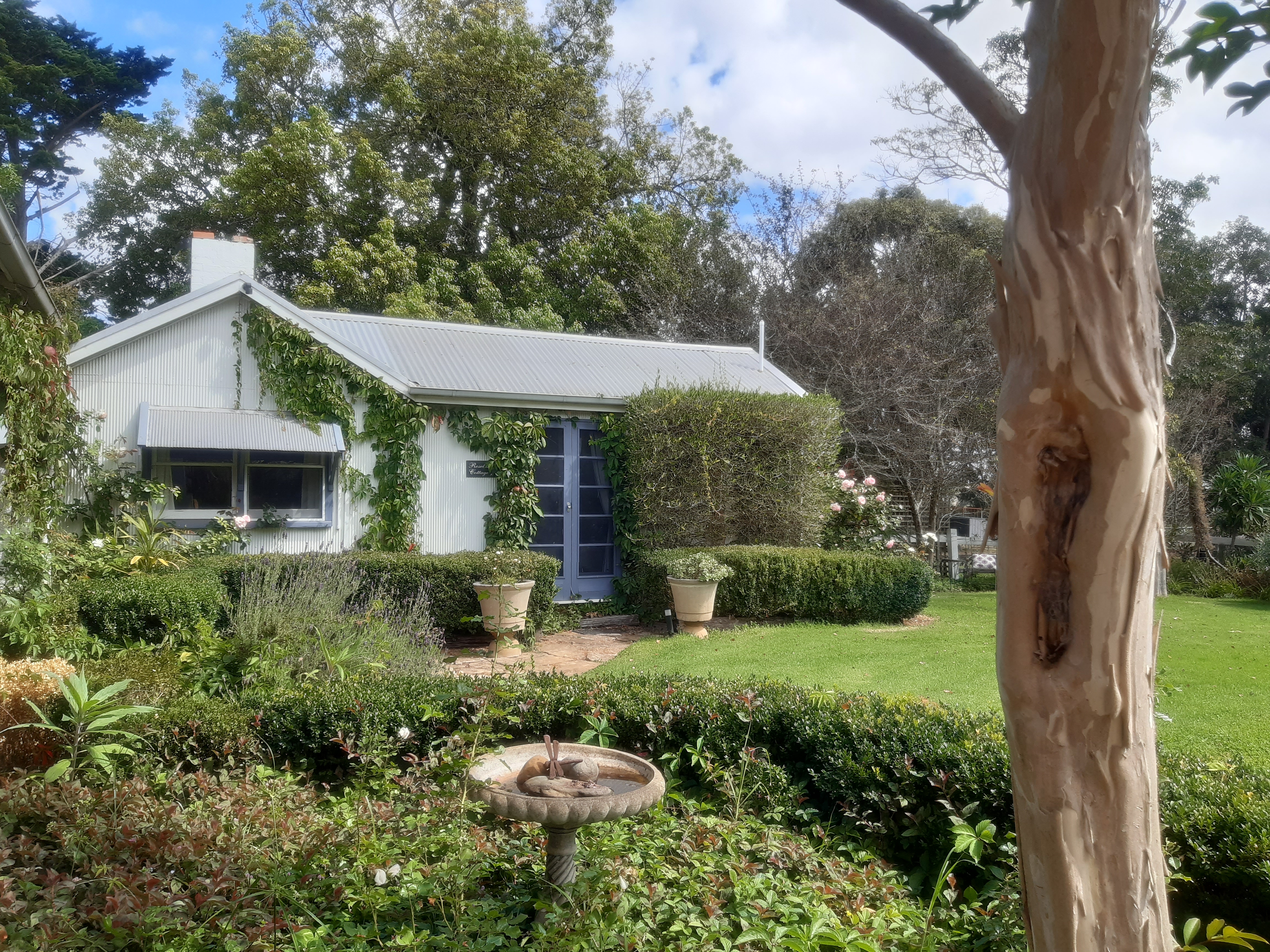 Roselea Cottage, Hamilton in Southern Grampians, Barwon South West Vic