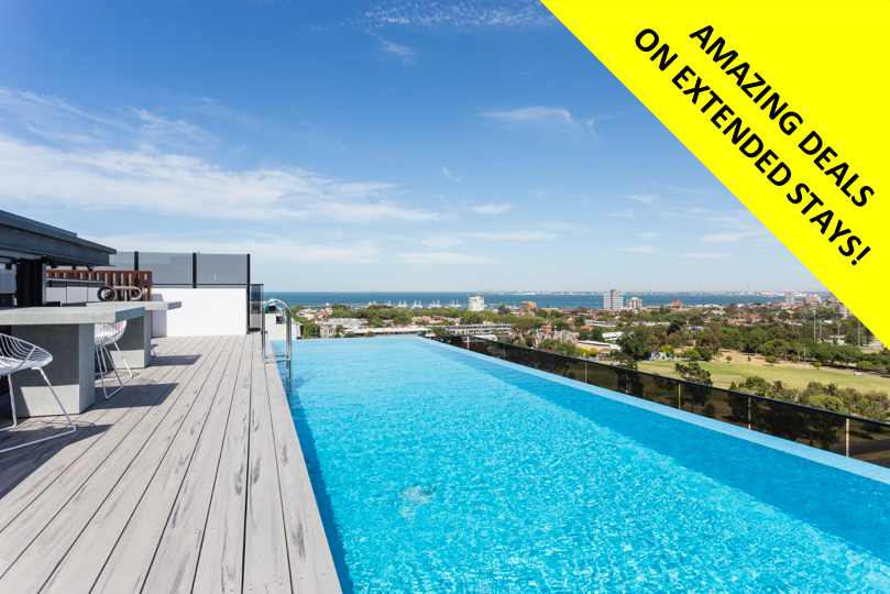 St Kilda Stunner - Rooftop Infinity Pool + Parking