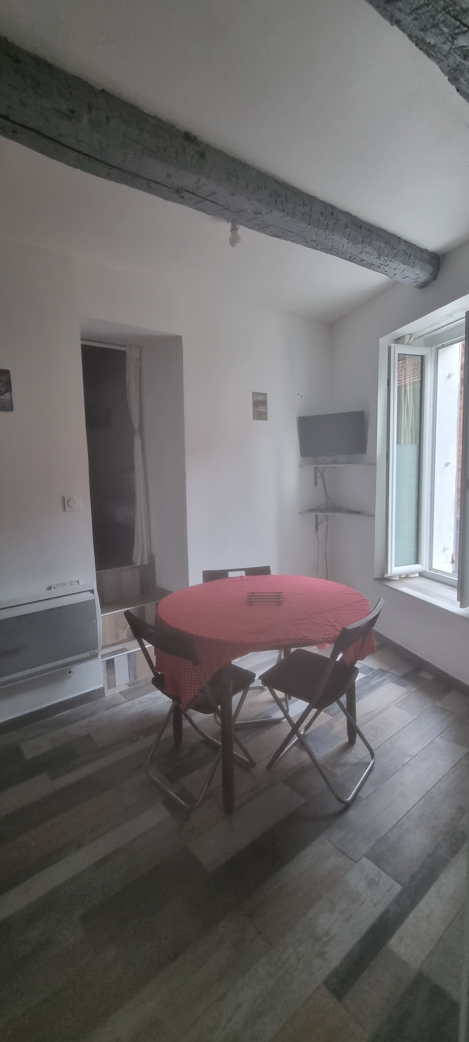 Charming little T2 village center Ceyreste  ground floor