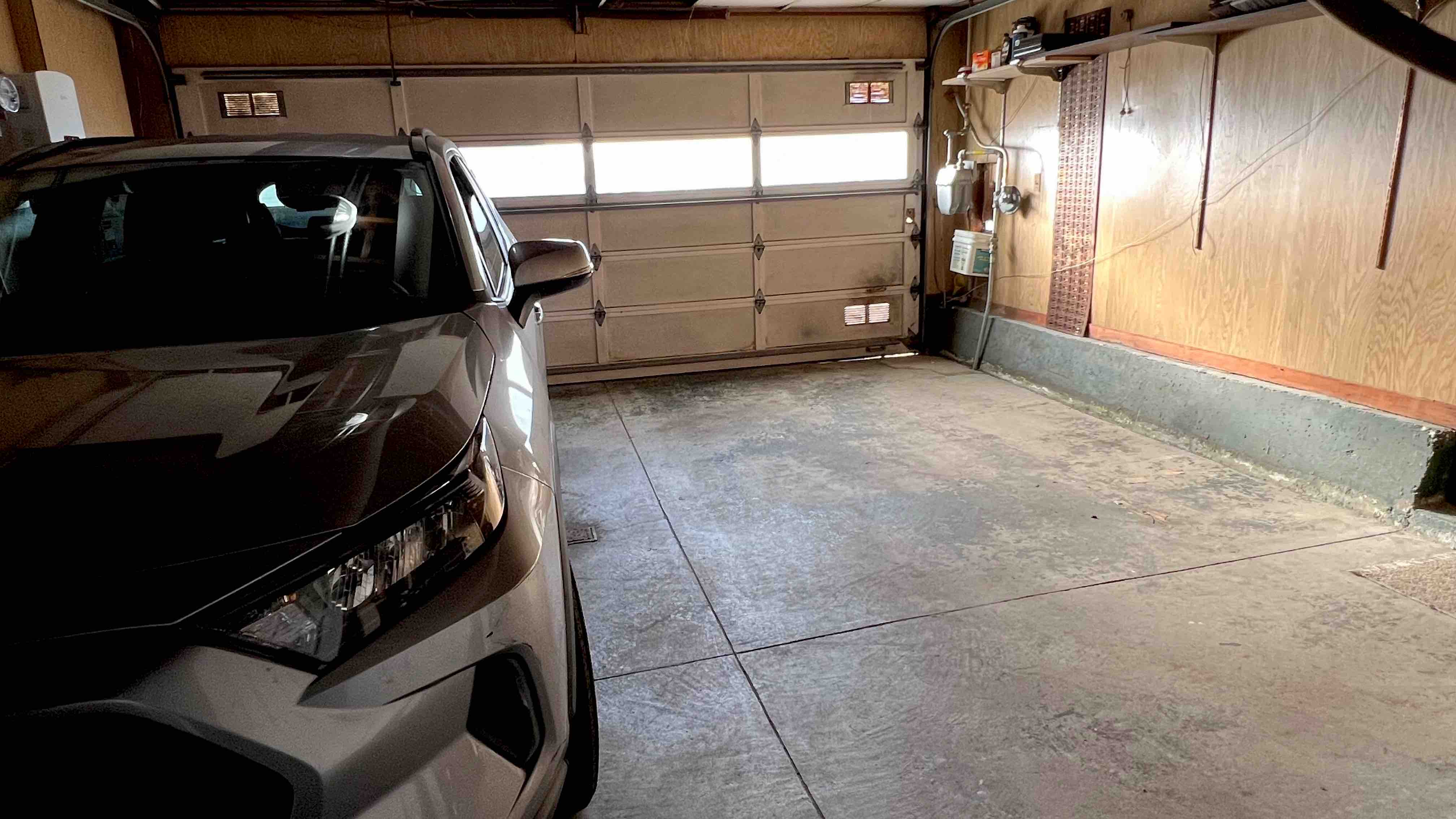 2 BR/3 BD/full BT, suite no share, garage parking