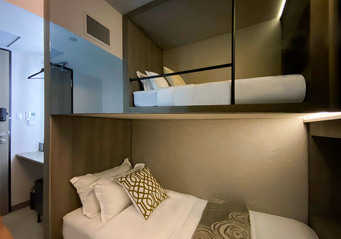 Twin room, shared bathroom in Chinatown