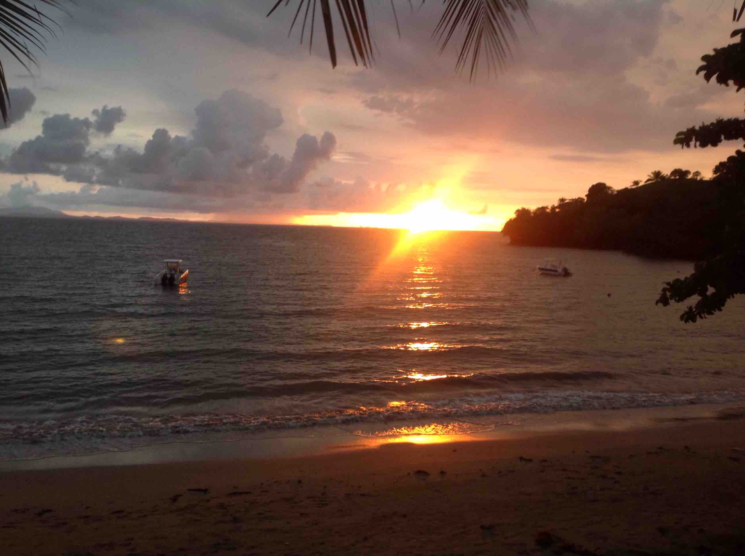 Villa sur la plage  face soleil  couchant  2 Nosy b  