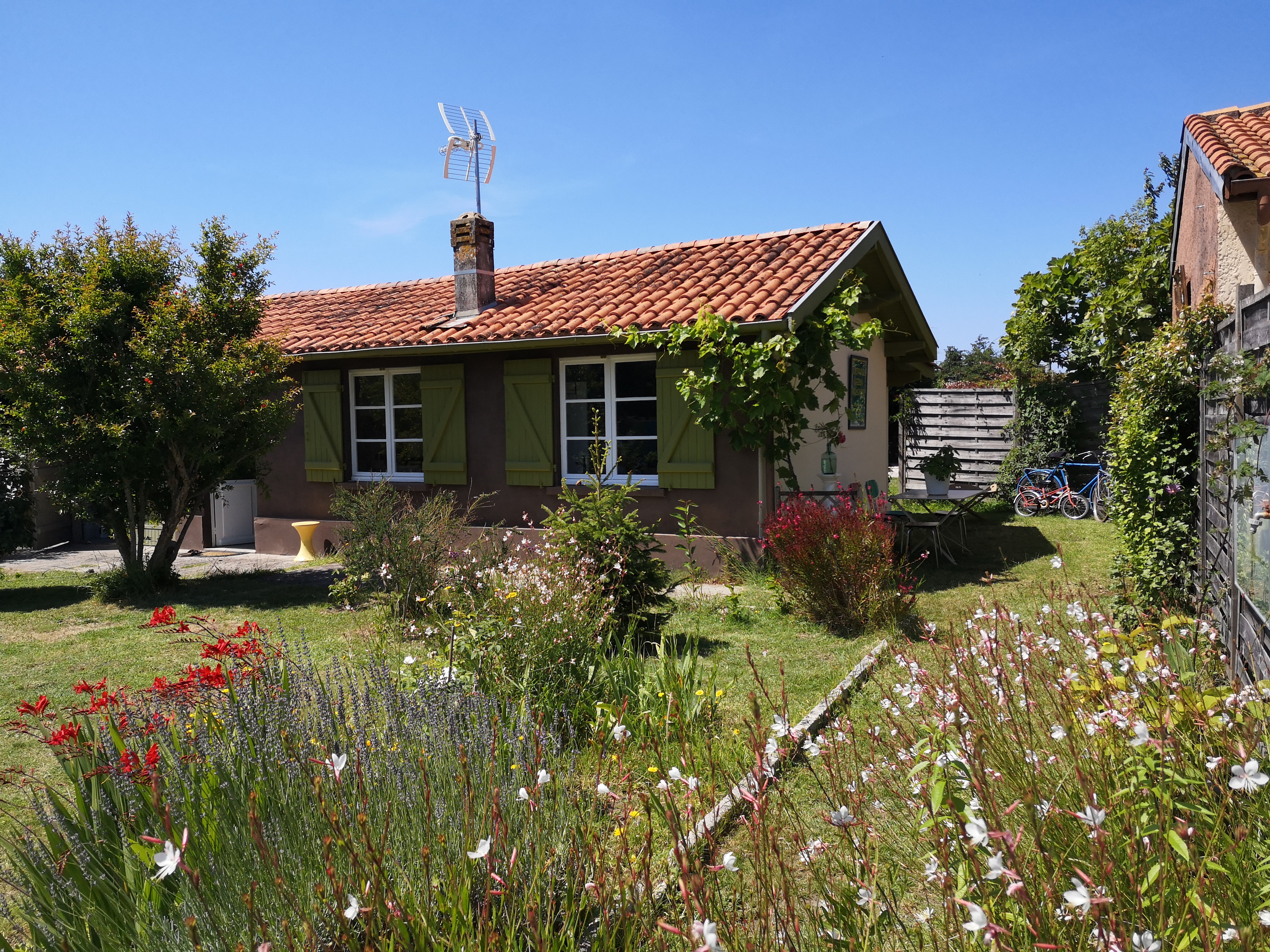 La Petite maison du jardin