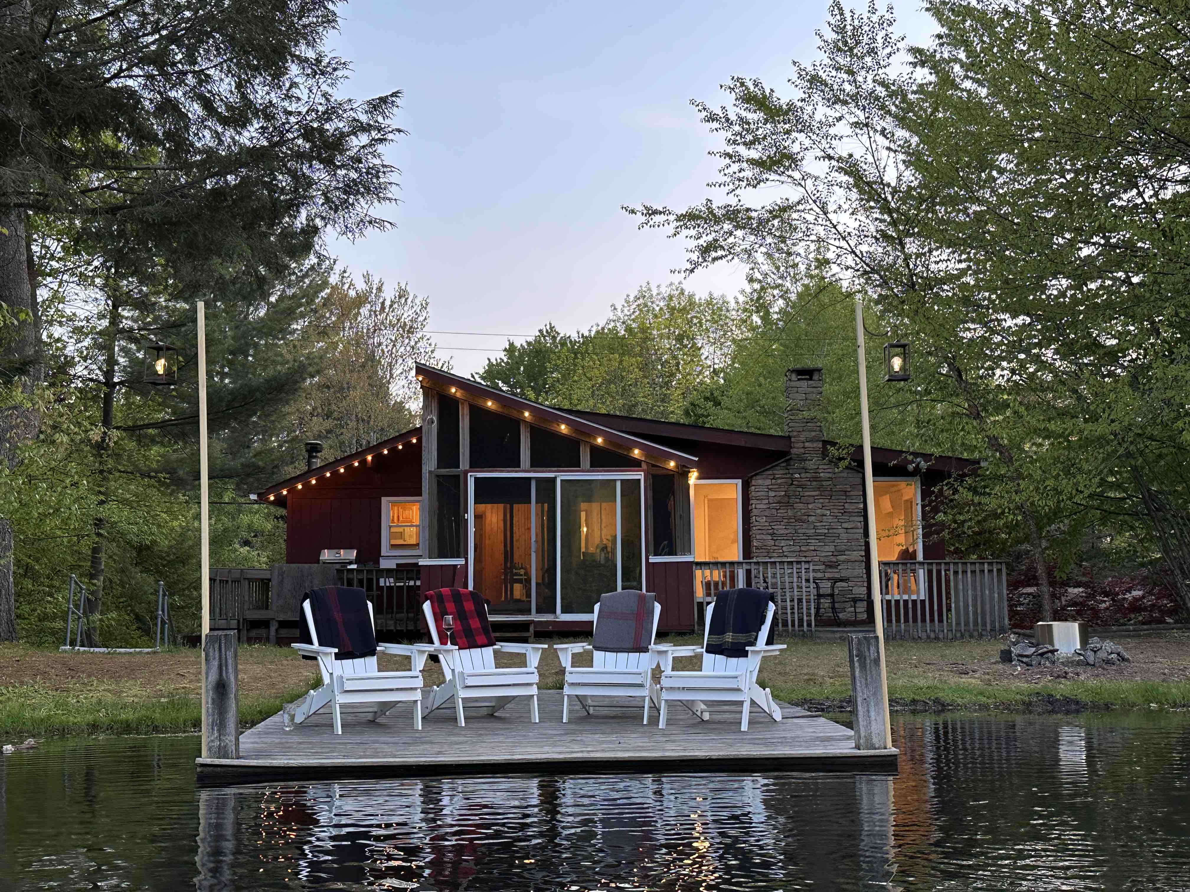 Heron's Hideaway: Stylish Lakefront 5 BR Home