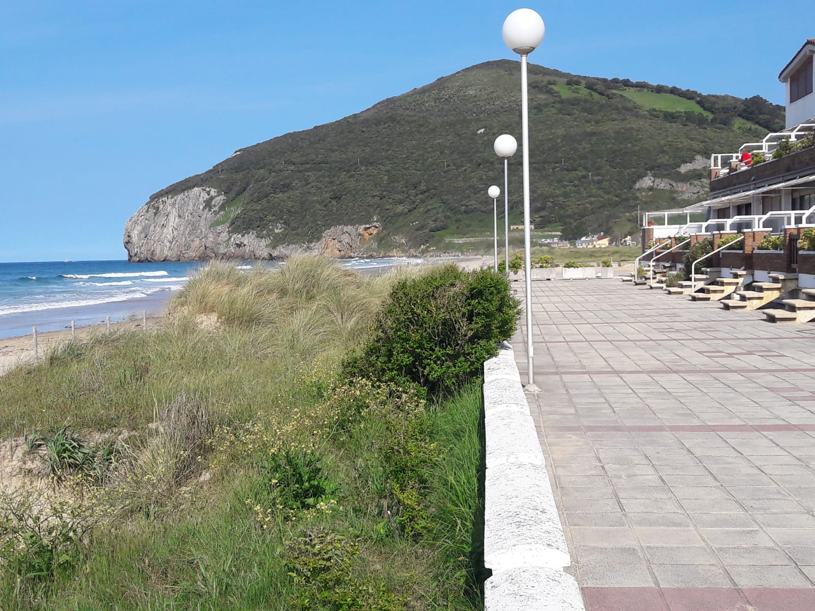 ON BERRIA BEACH - Closest
