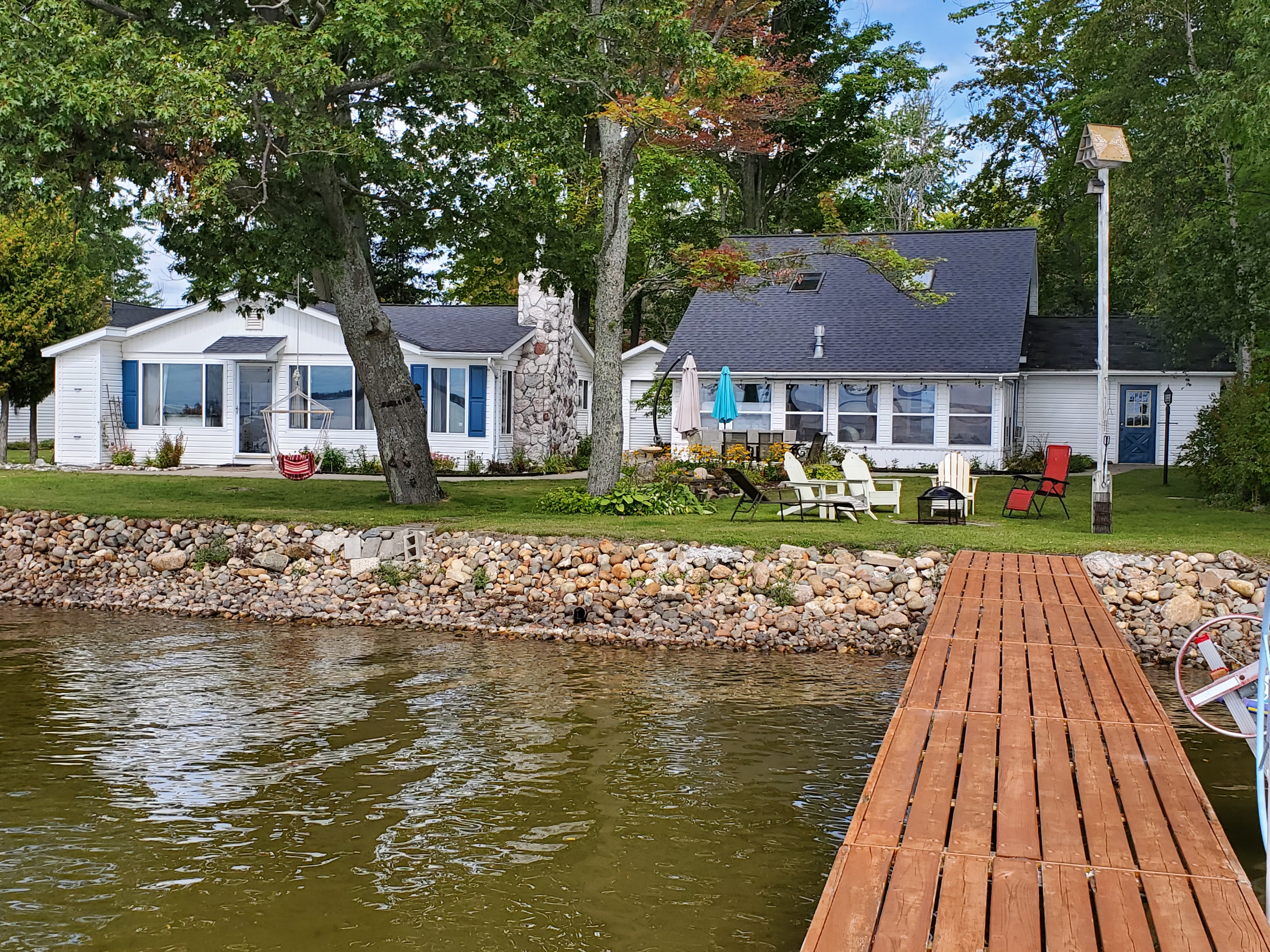 Lake Front Cottage & Guest House on Houghton Lake!
