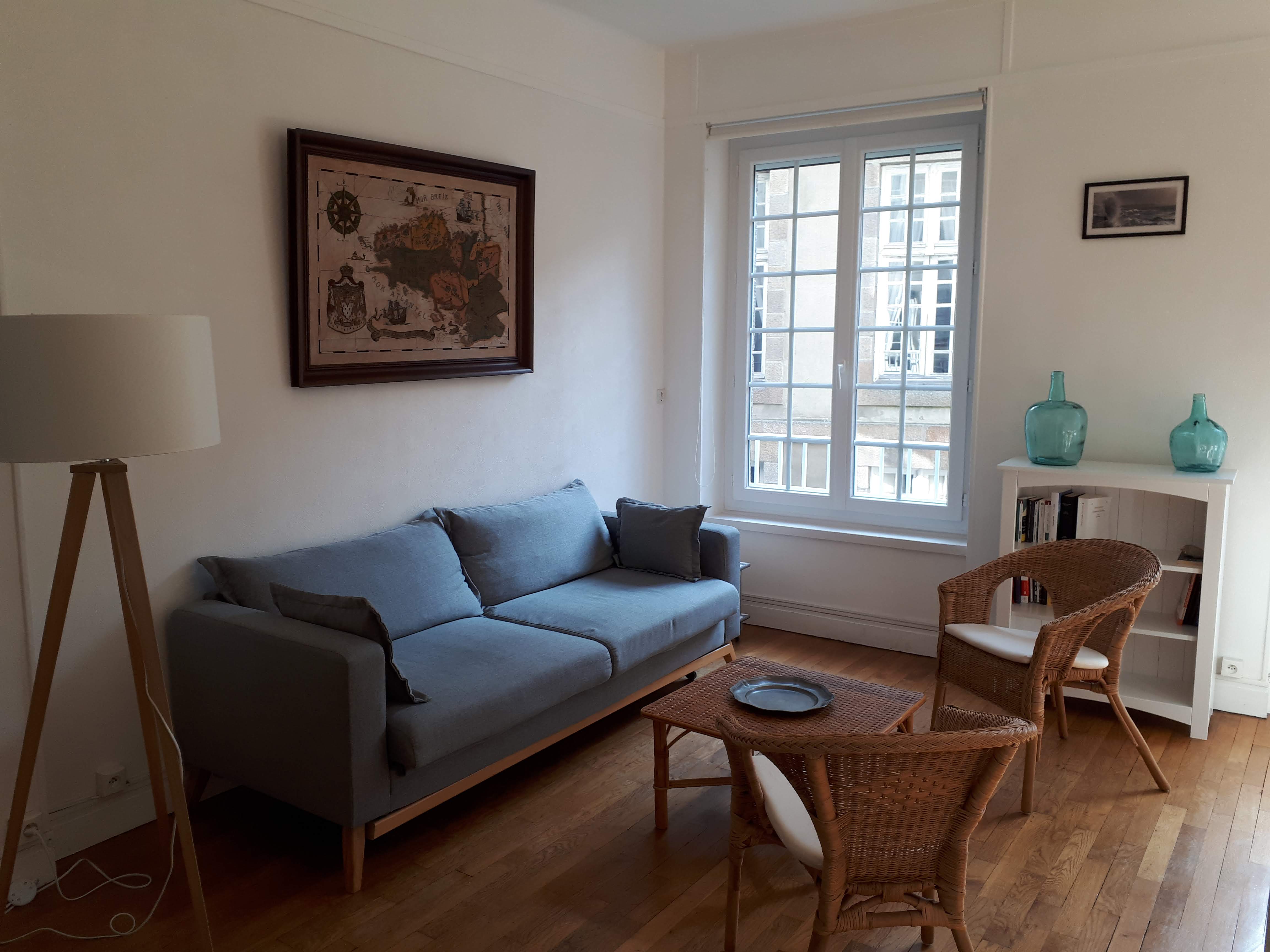Bright T3 (60 m2) in the heart of Intra-Muros