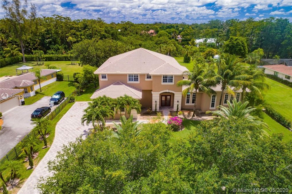 PARKLAND MANSION • SPACIOUS & HUGE YARD Houses for Rent in Parkland