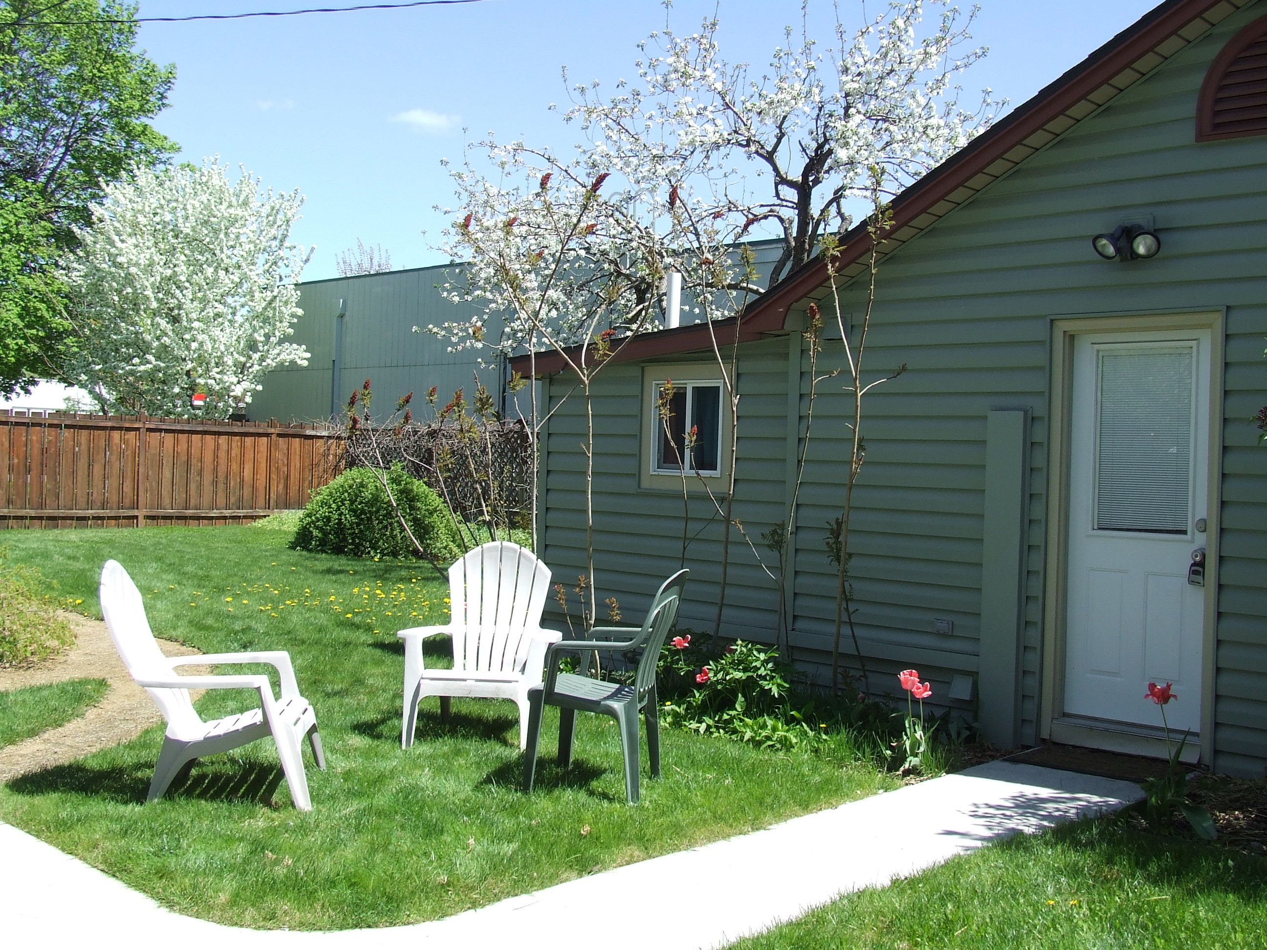 Secluded Garden Cottage Guesthouses for Rent in Missoula, Montana