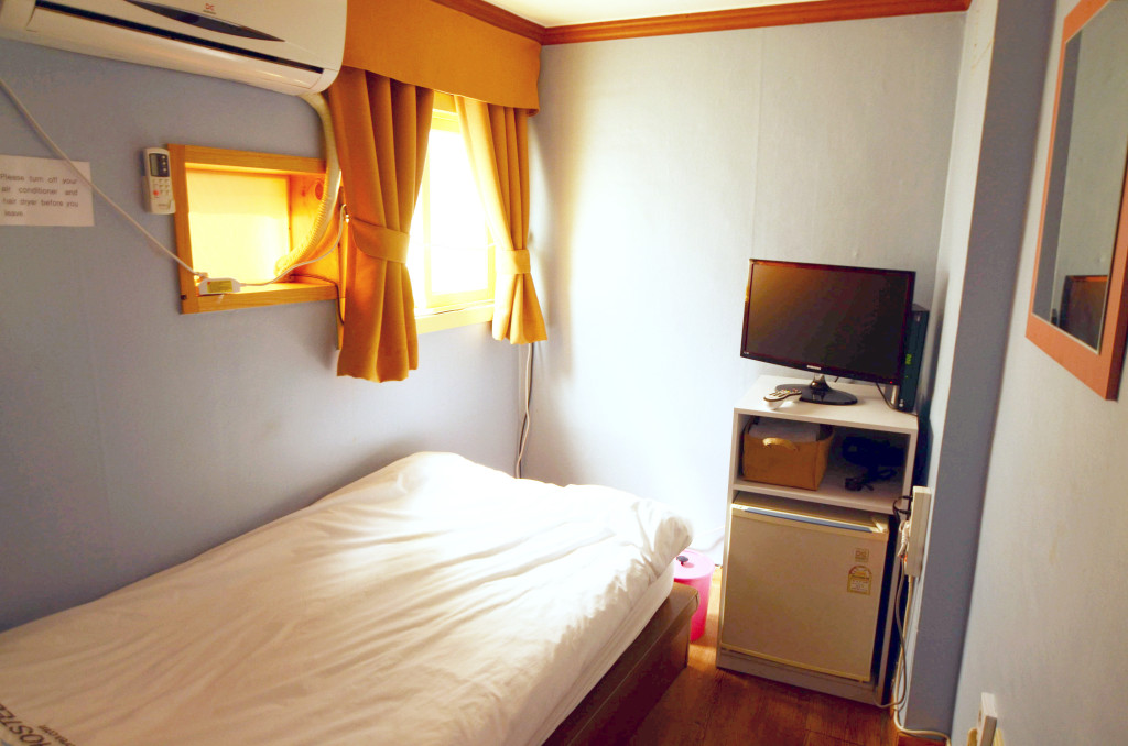 [Samgakji 3min] Single Room w/ Bathroom Yongsandong 3(sam)ga