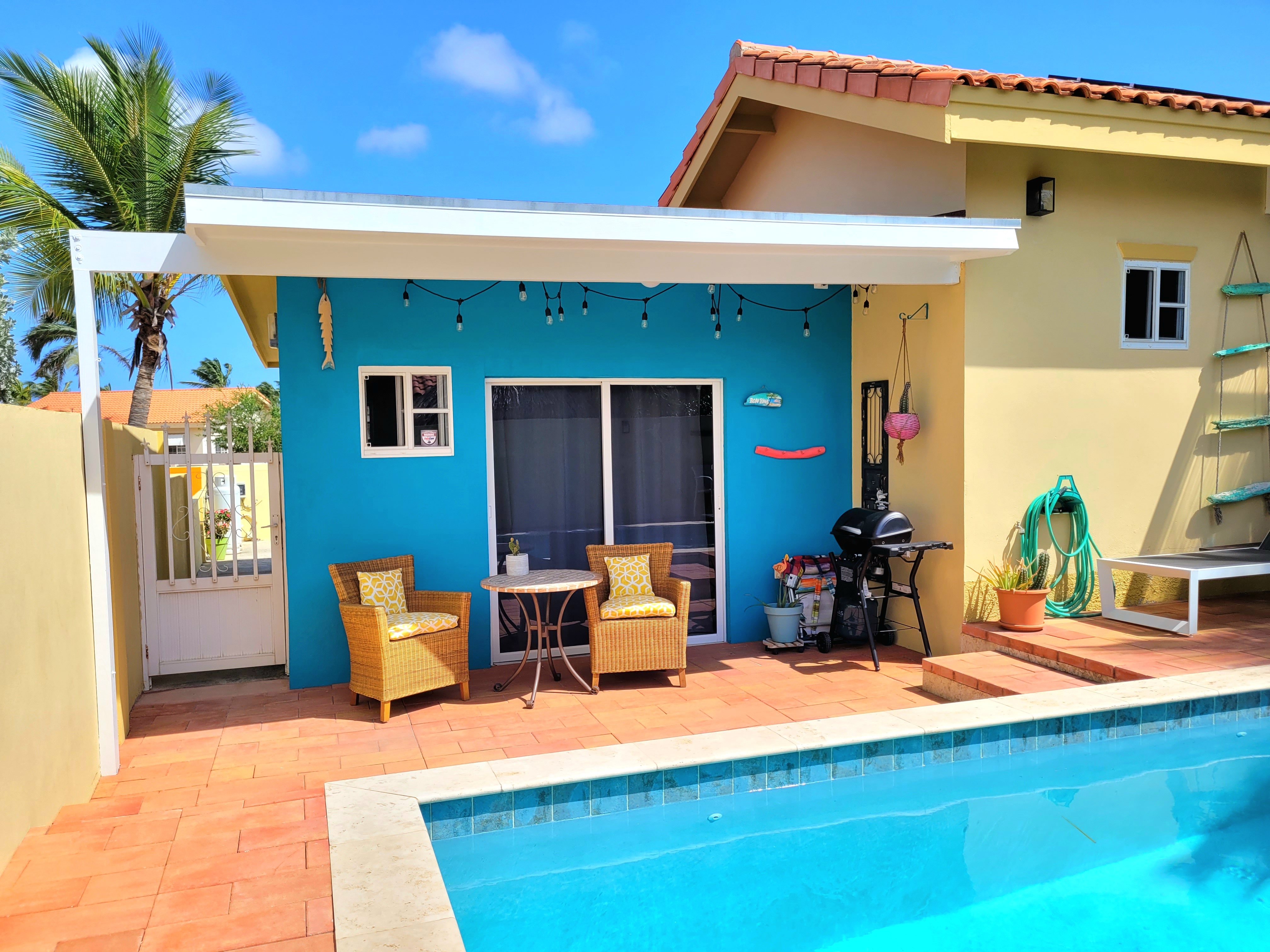 Poolside modern, spacious, 1 bedroom casita