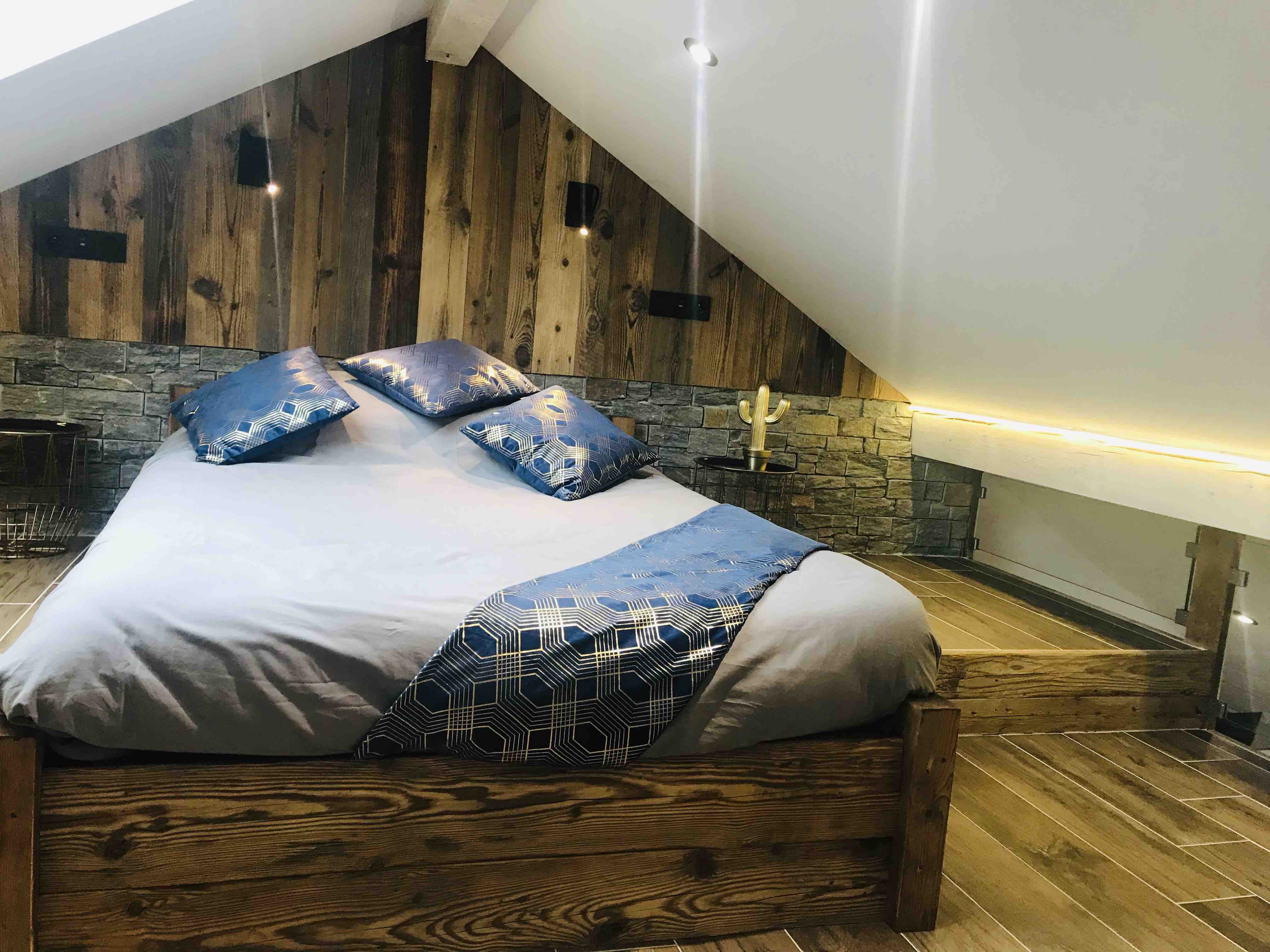 Beautiful 4-star duplex with gondola