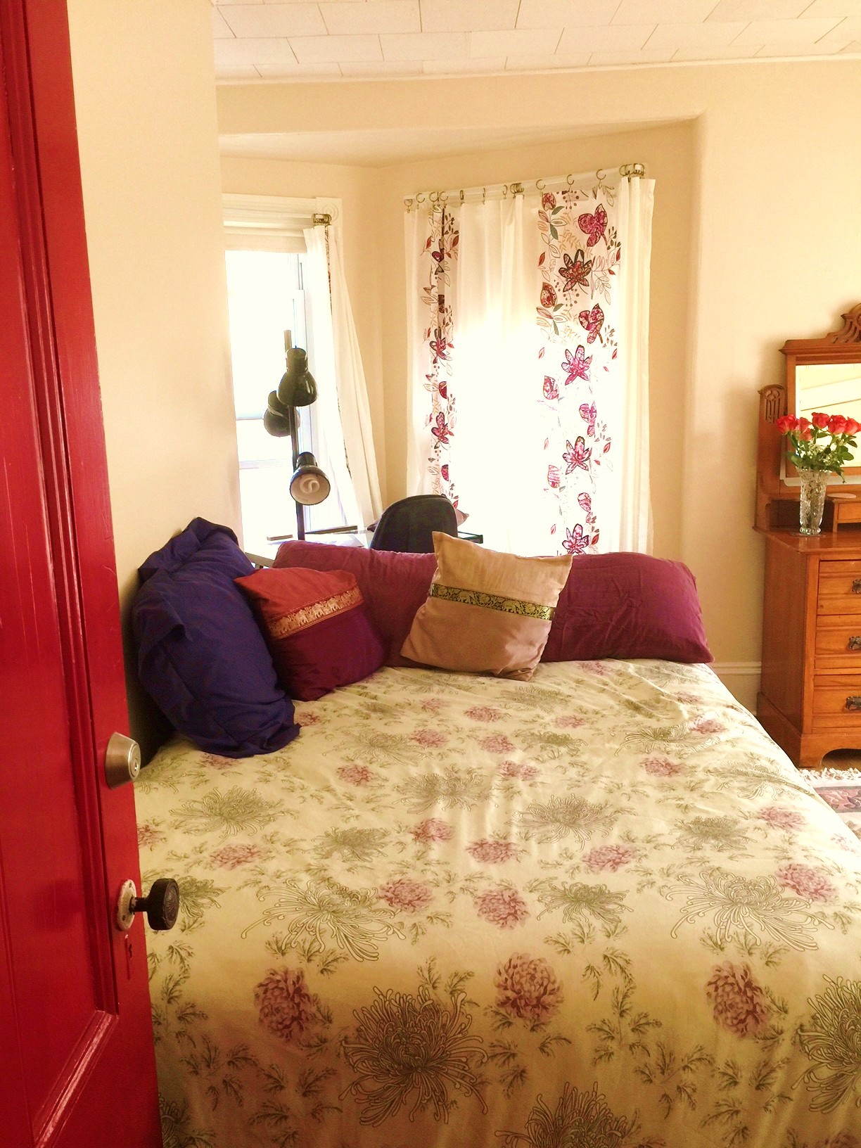 Sunny ocean-view suite nr subway w/kitchen, bathr.