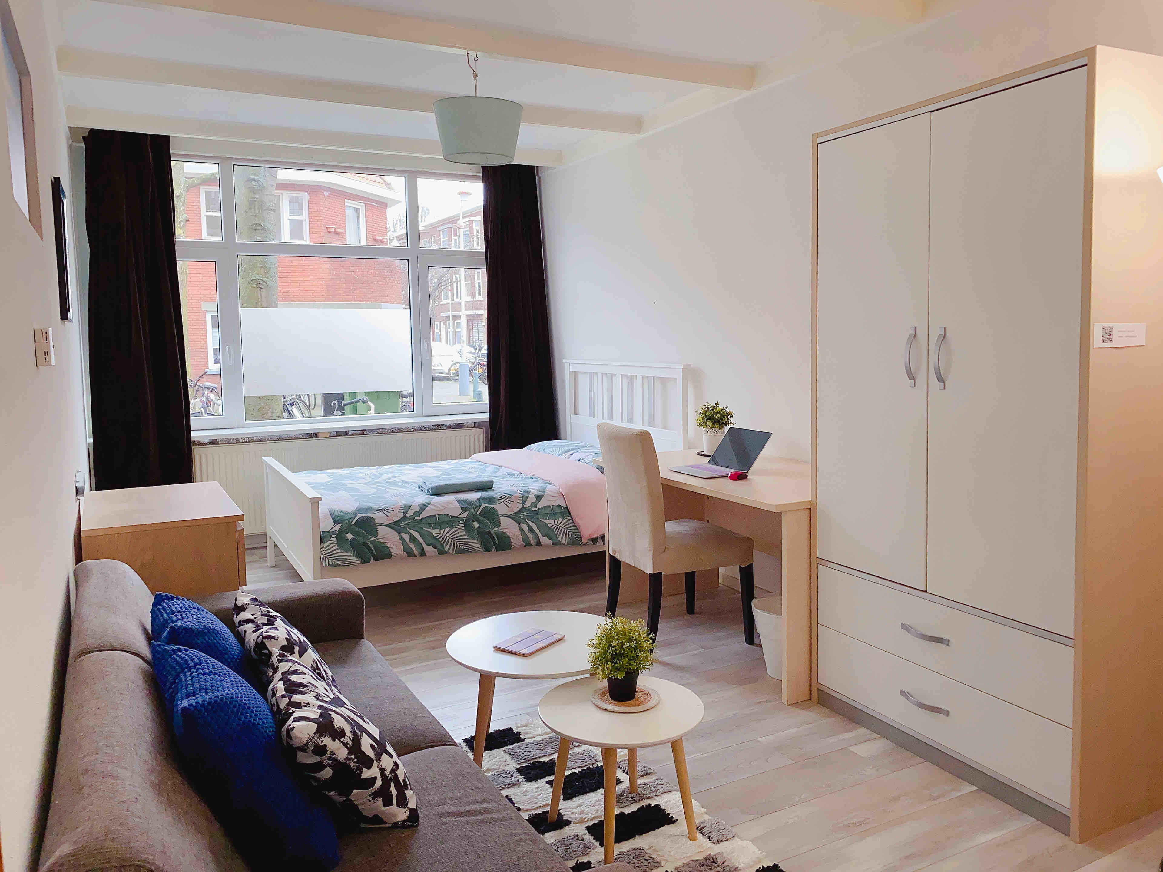 Beautiful & spacious room with couch in The Hague β The Hague stay