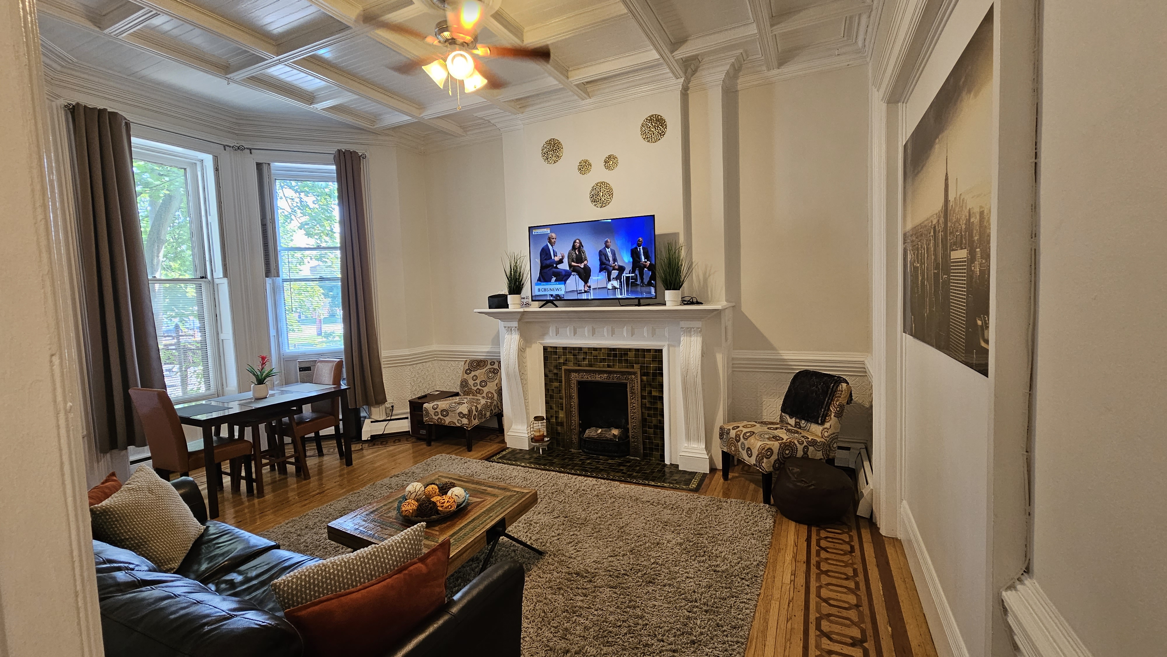 Parkside Queen 1 Bedroom (1800's) Brownstone! in SIXTH WARD, Albany
