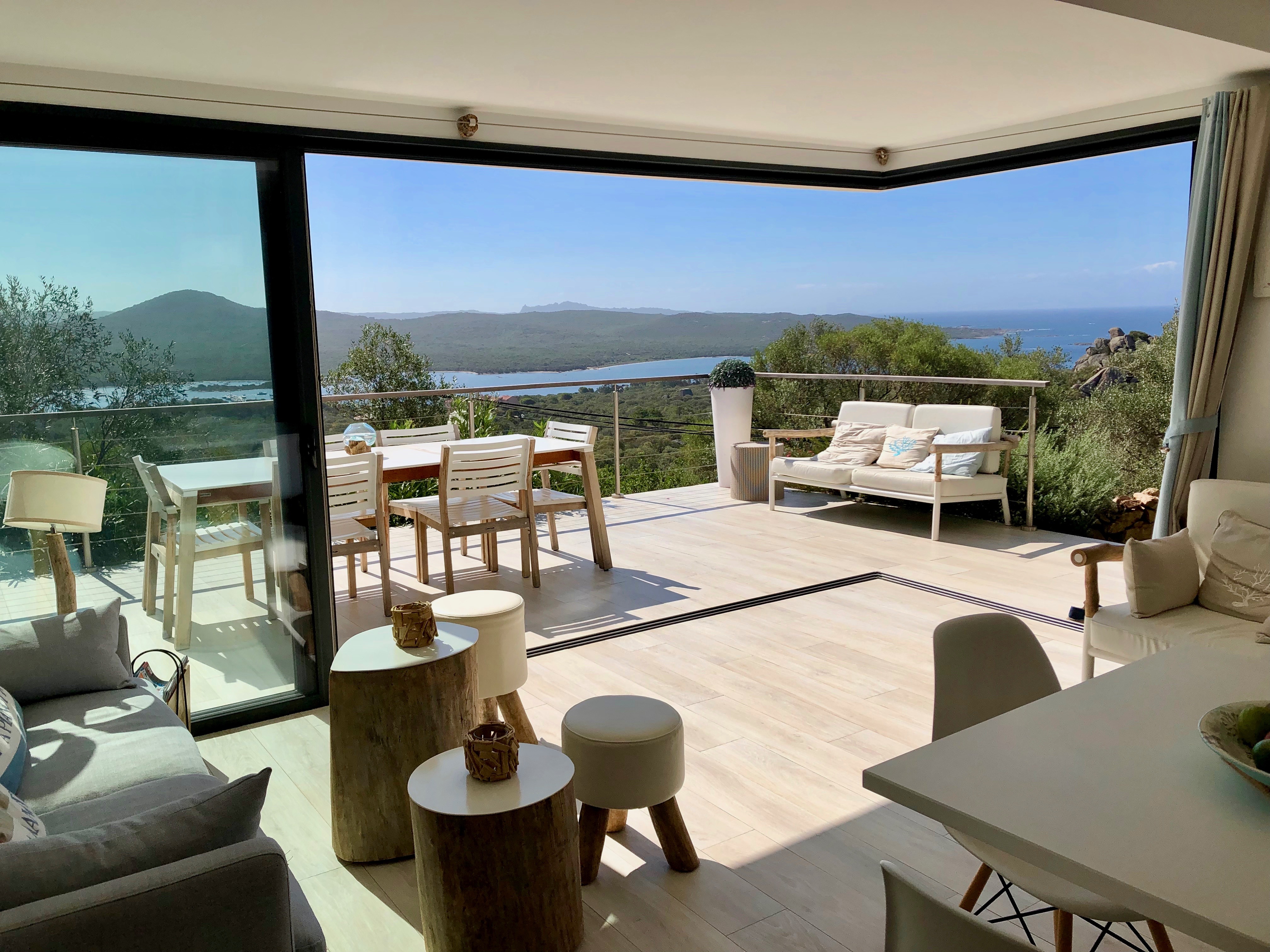 Architect's house, hot tub & amazing sea view