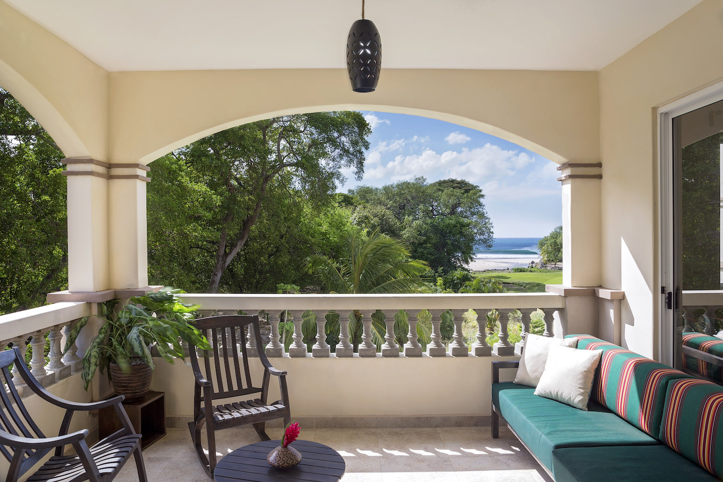 Oceanfront V5 condo Playa Colorados
