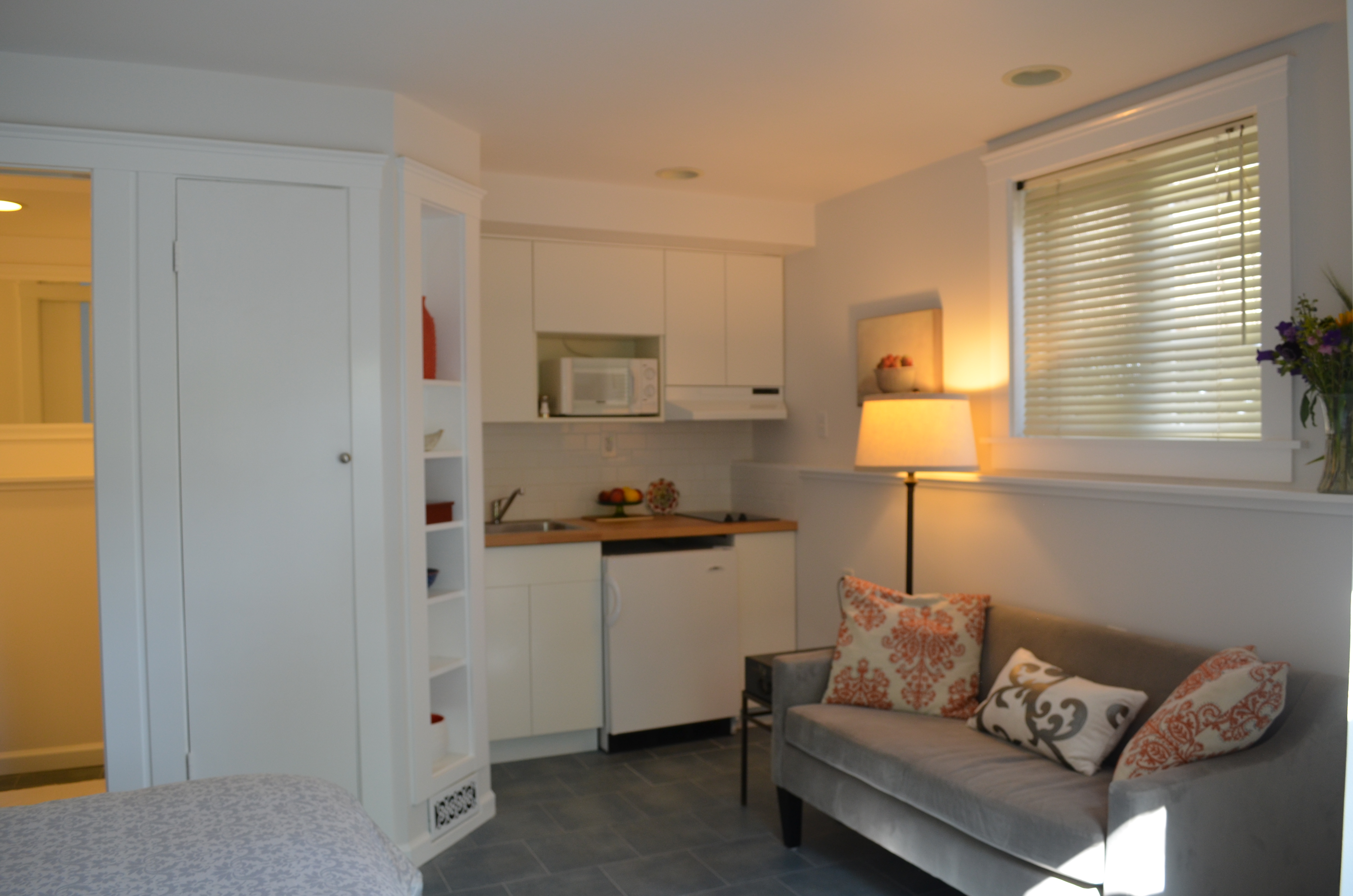Charming studio in FAB location! in Upper Rockridge, Oakland