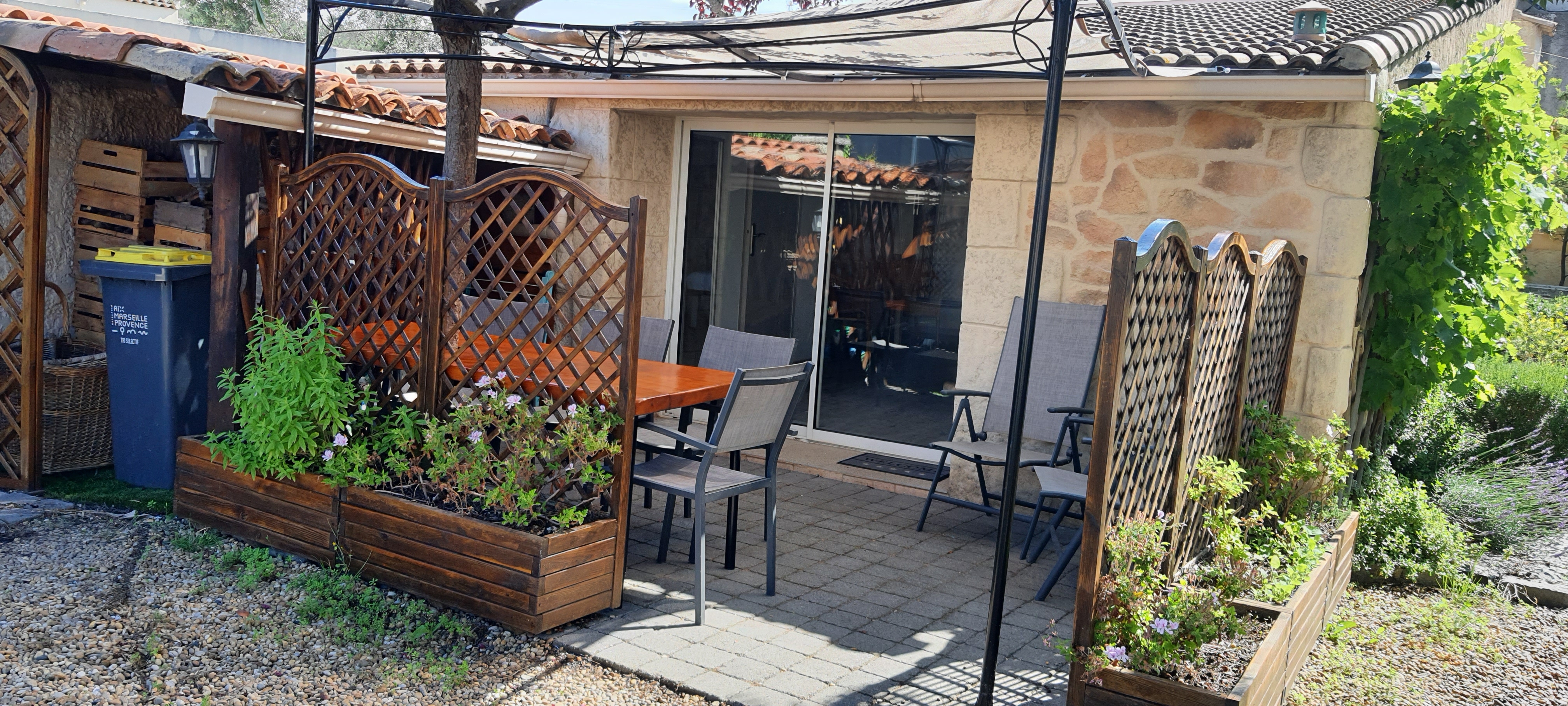Studio Les Oliviers with indoor pool access