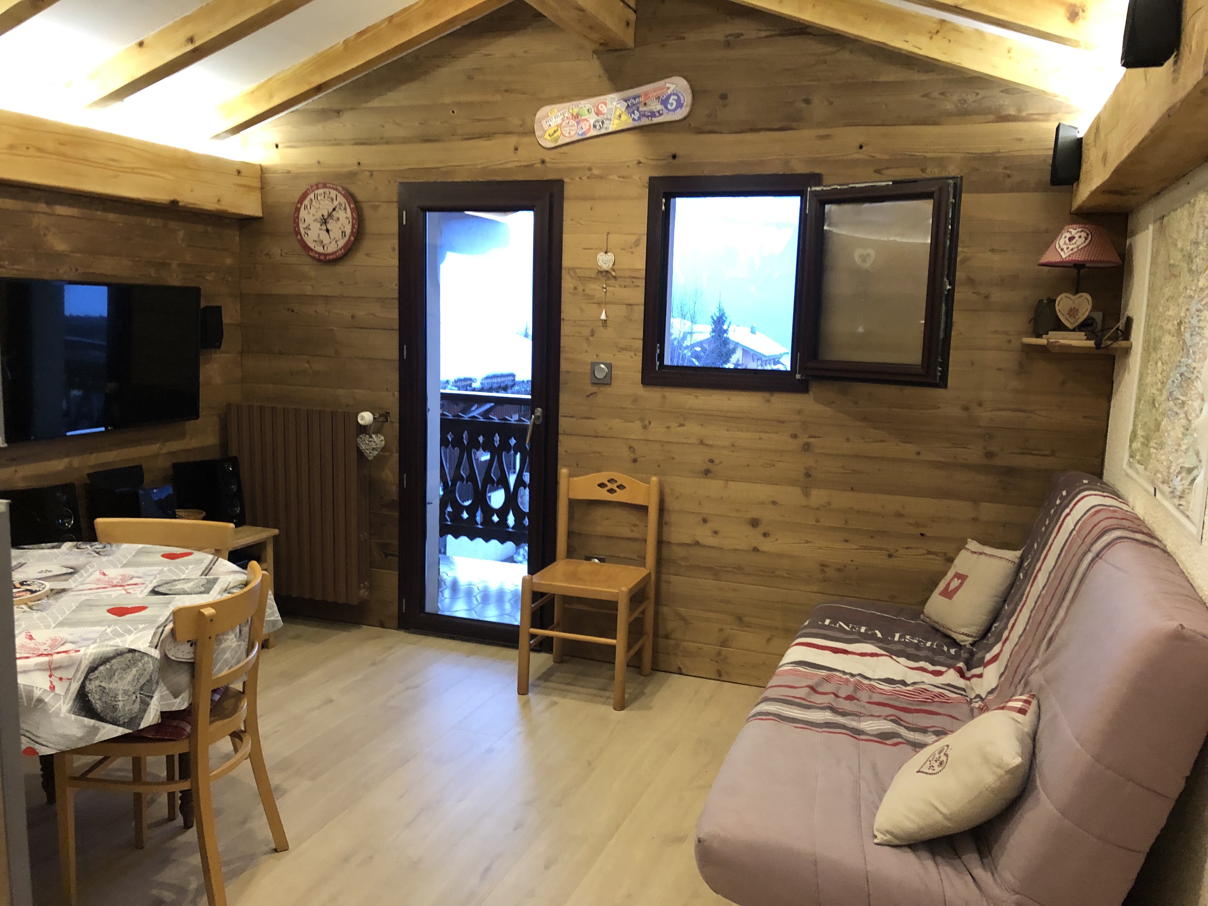 In the heart of Crest-Voland 50 m from the chairlift