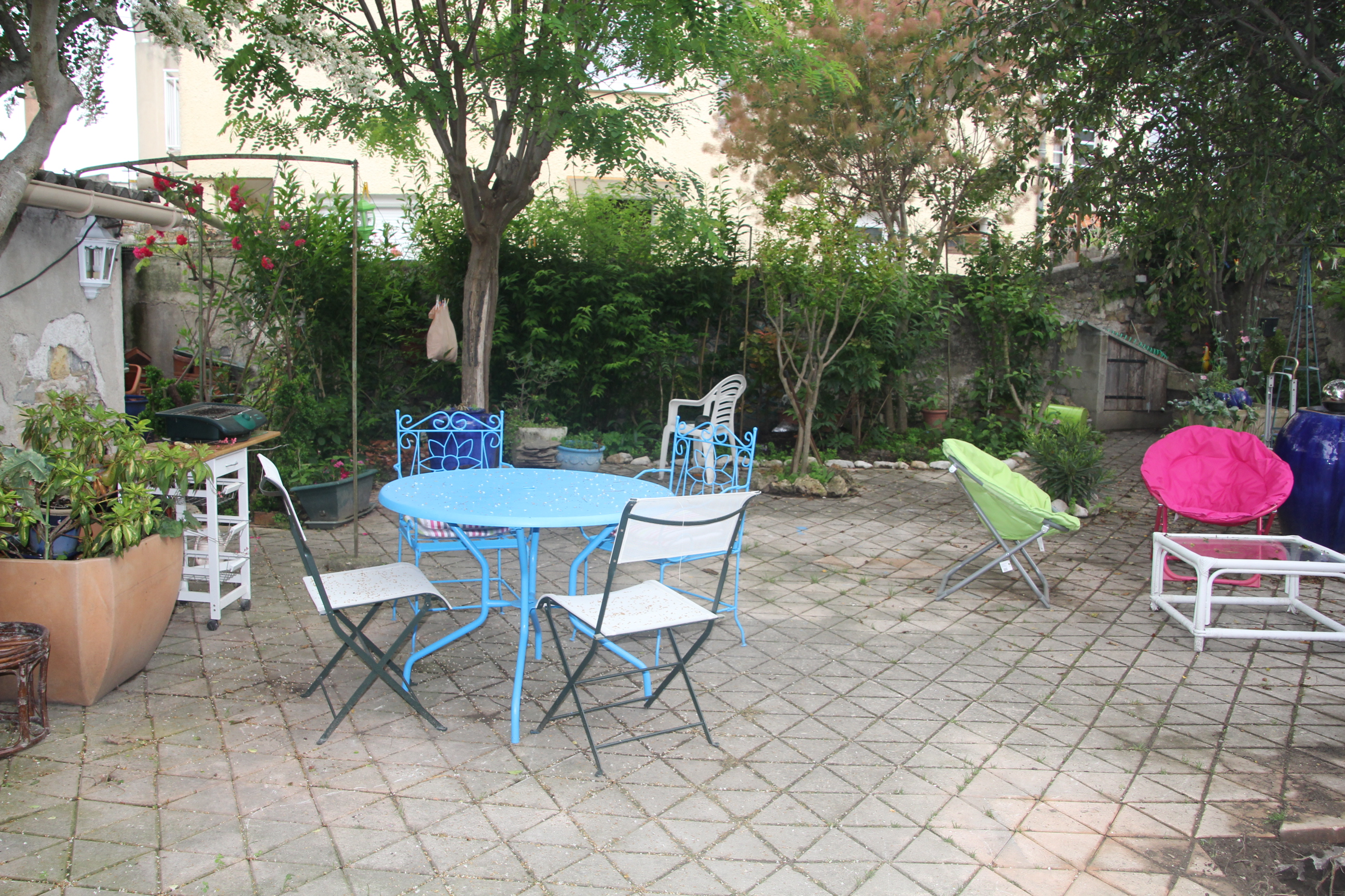 Detached house in Millau with private garden.