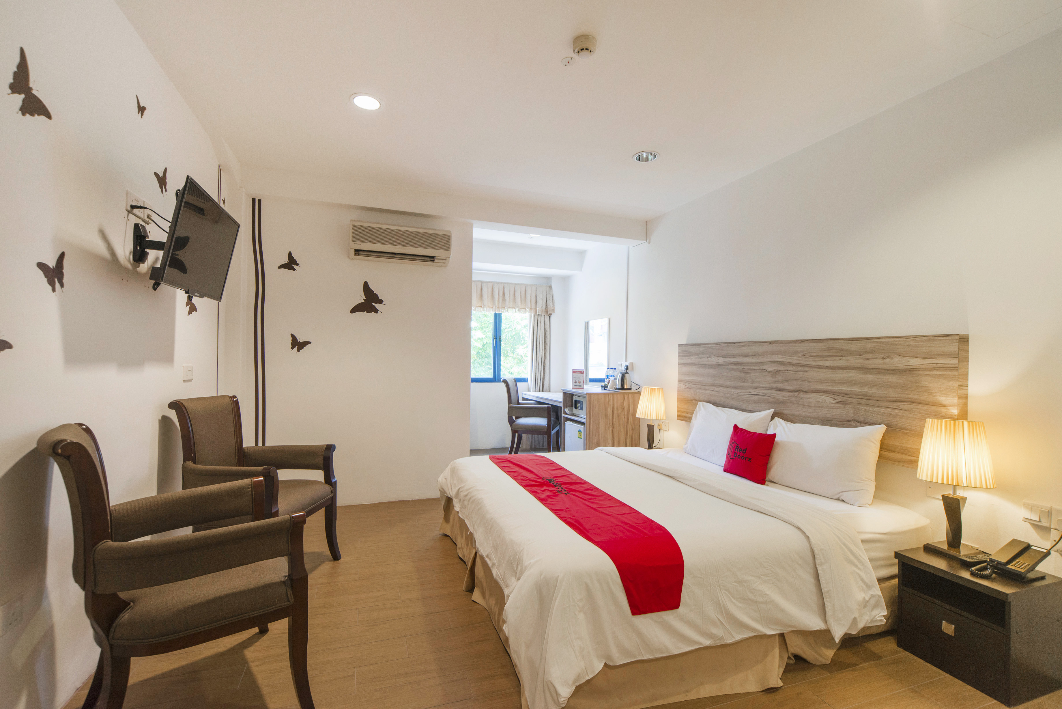 Deluxe King room near Bugis MRT