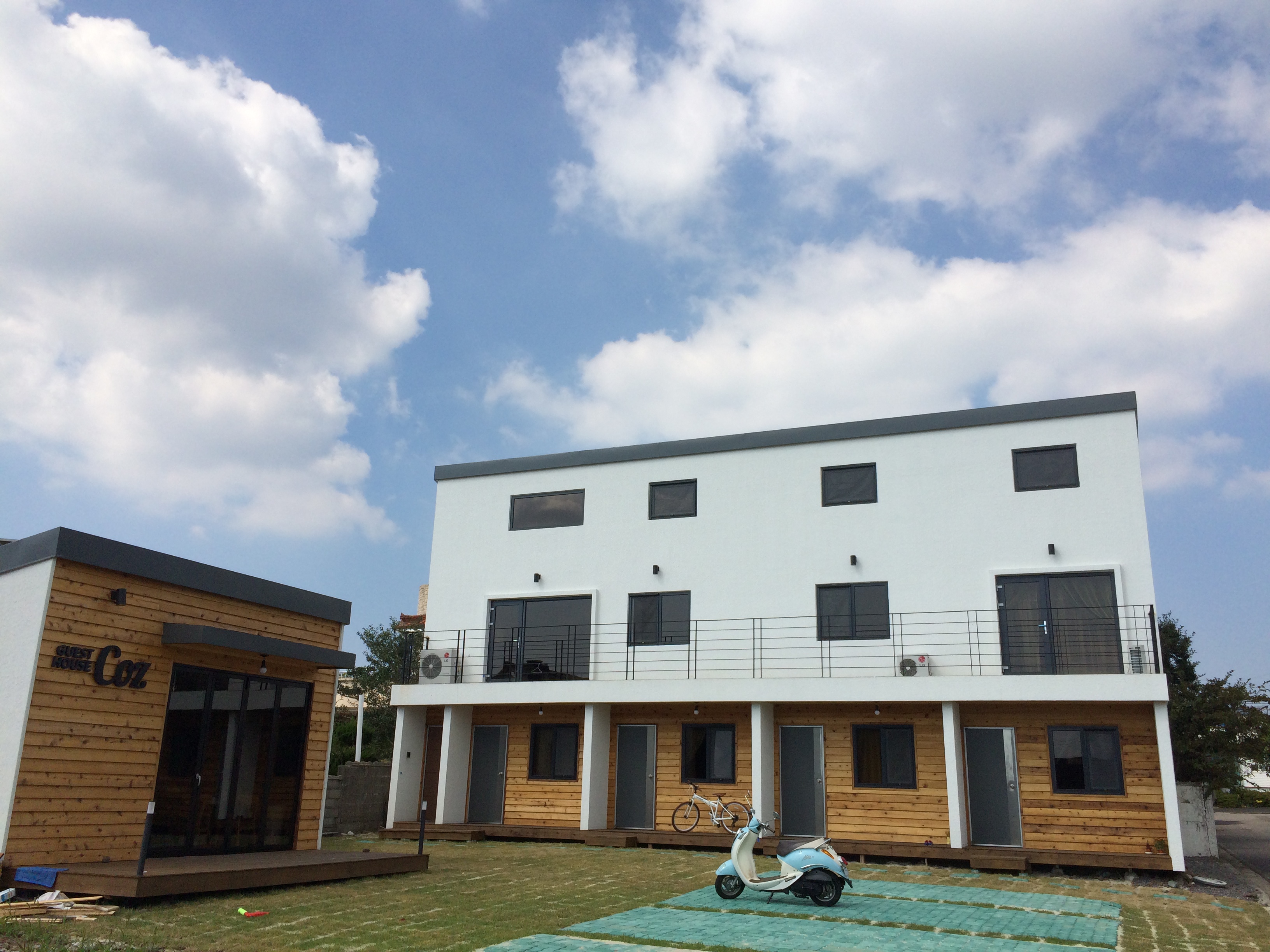 (Bed room, reservation available for 2 nights or more) Jeju Island Clean and Quiet Safety Certification Accommodation Coz Guesthouse (Hotel-type)