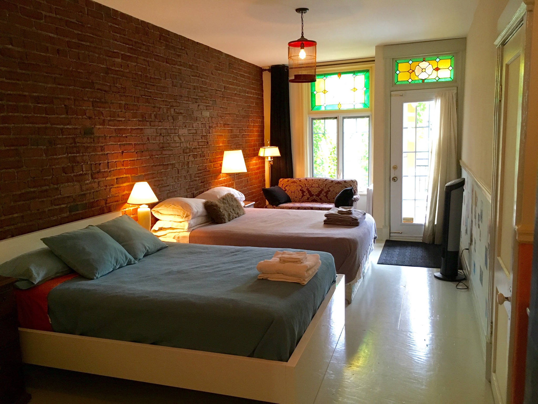 2 BEDS: up to 4 guests ! Private entrance. J.Talon