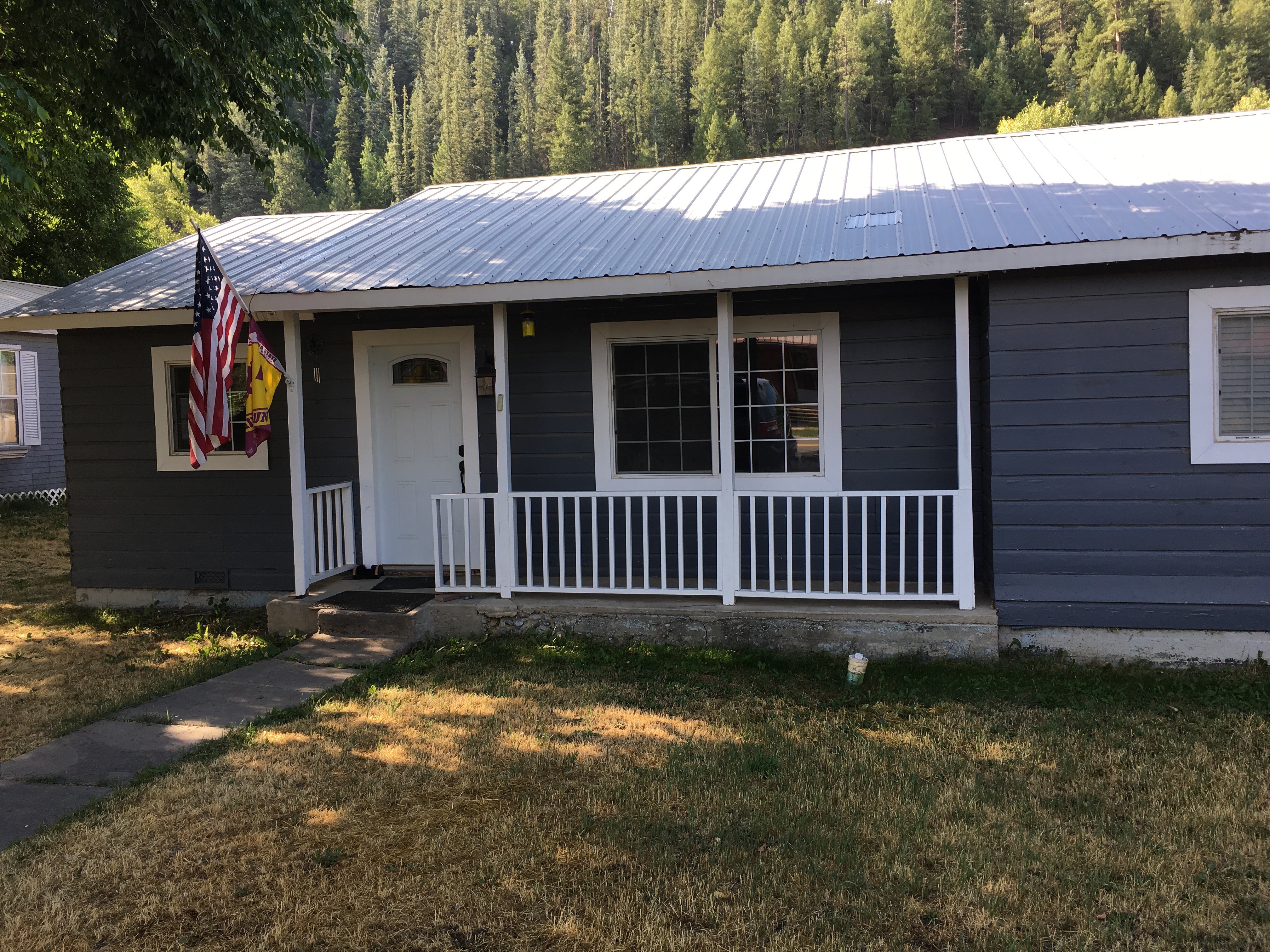 Cozy Two Bedroom Riverfront House