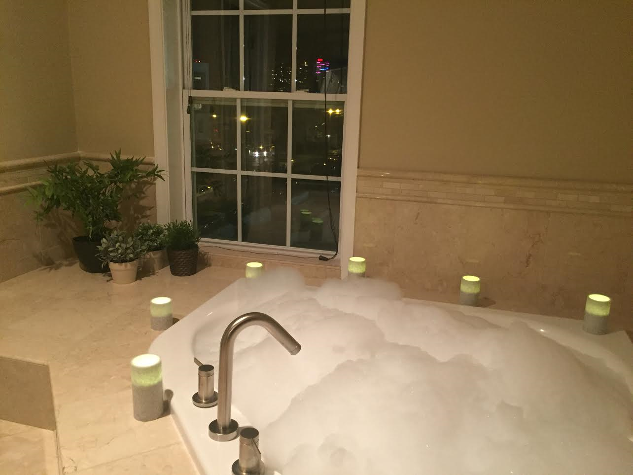 Romantic Penthouse Getaway with Jacuzzi Houses for Rent in Philadelphia, Pennsylvania, United