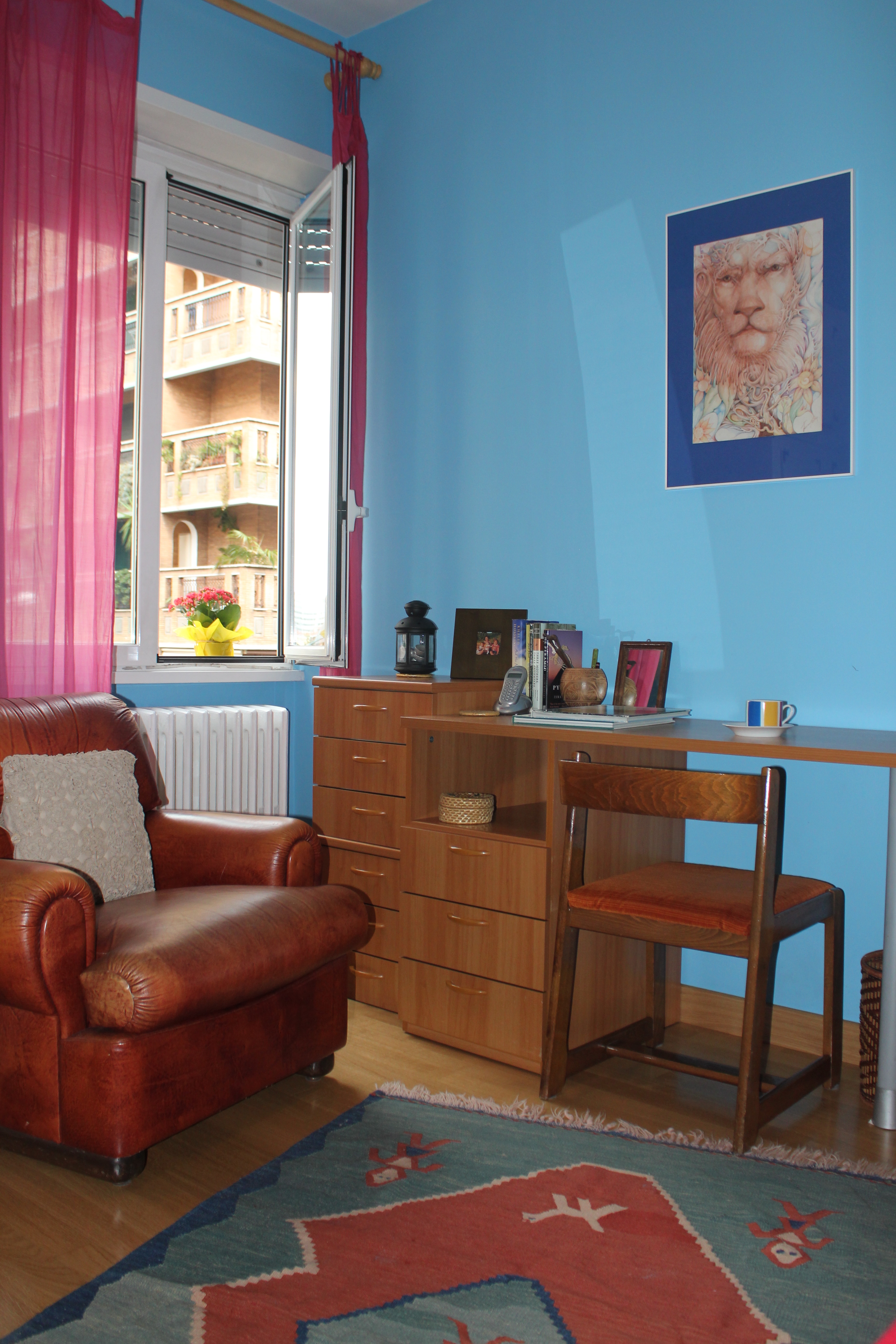 Elif's room in cozy, clean flat. in VIII Appia Antica, Rome