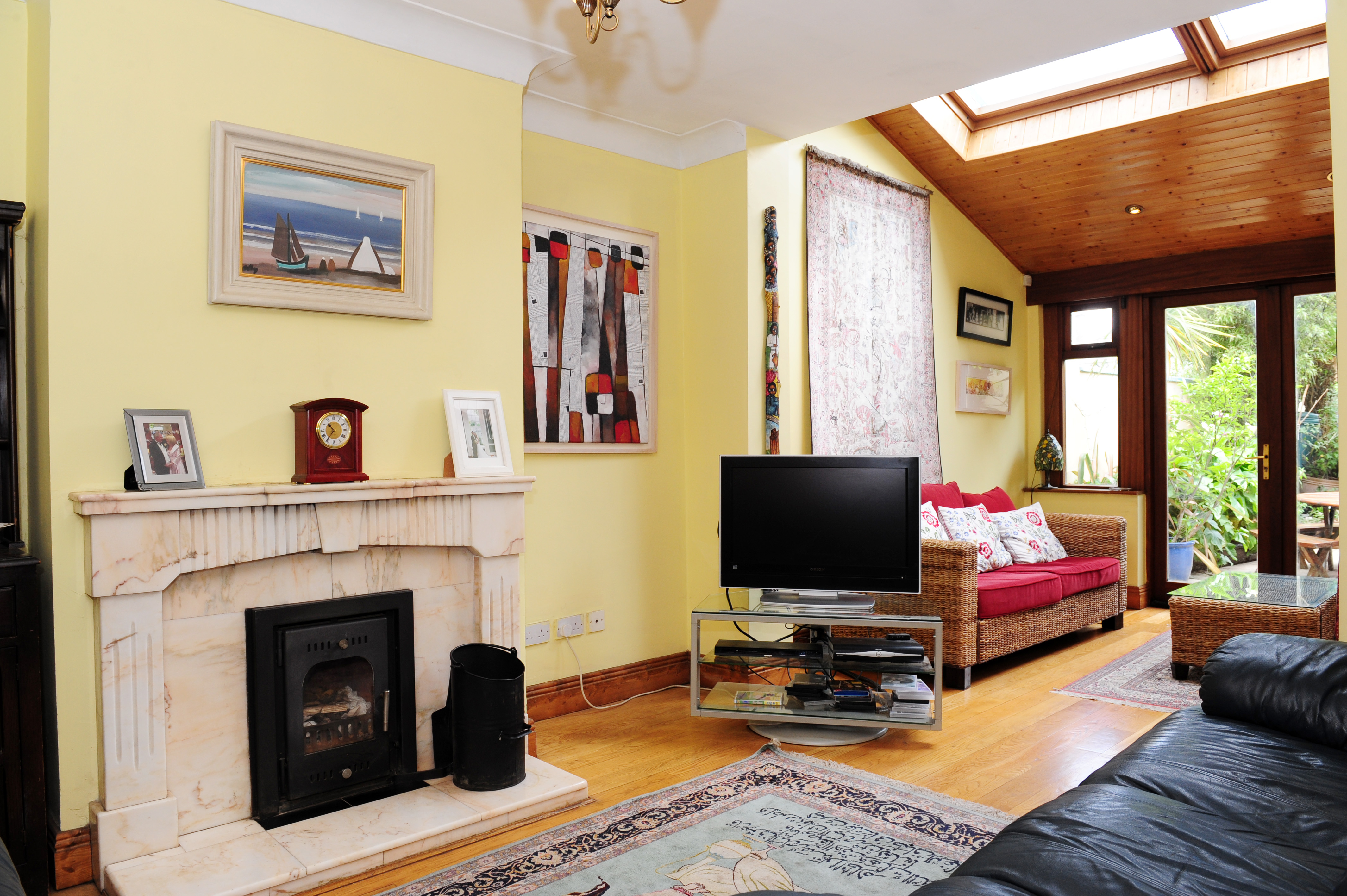 Large family home and garden D9: