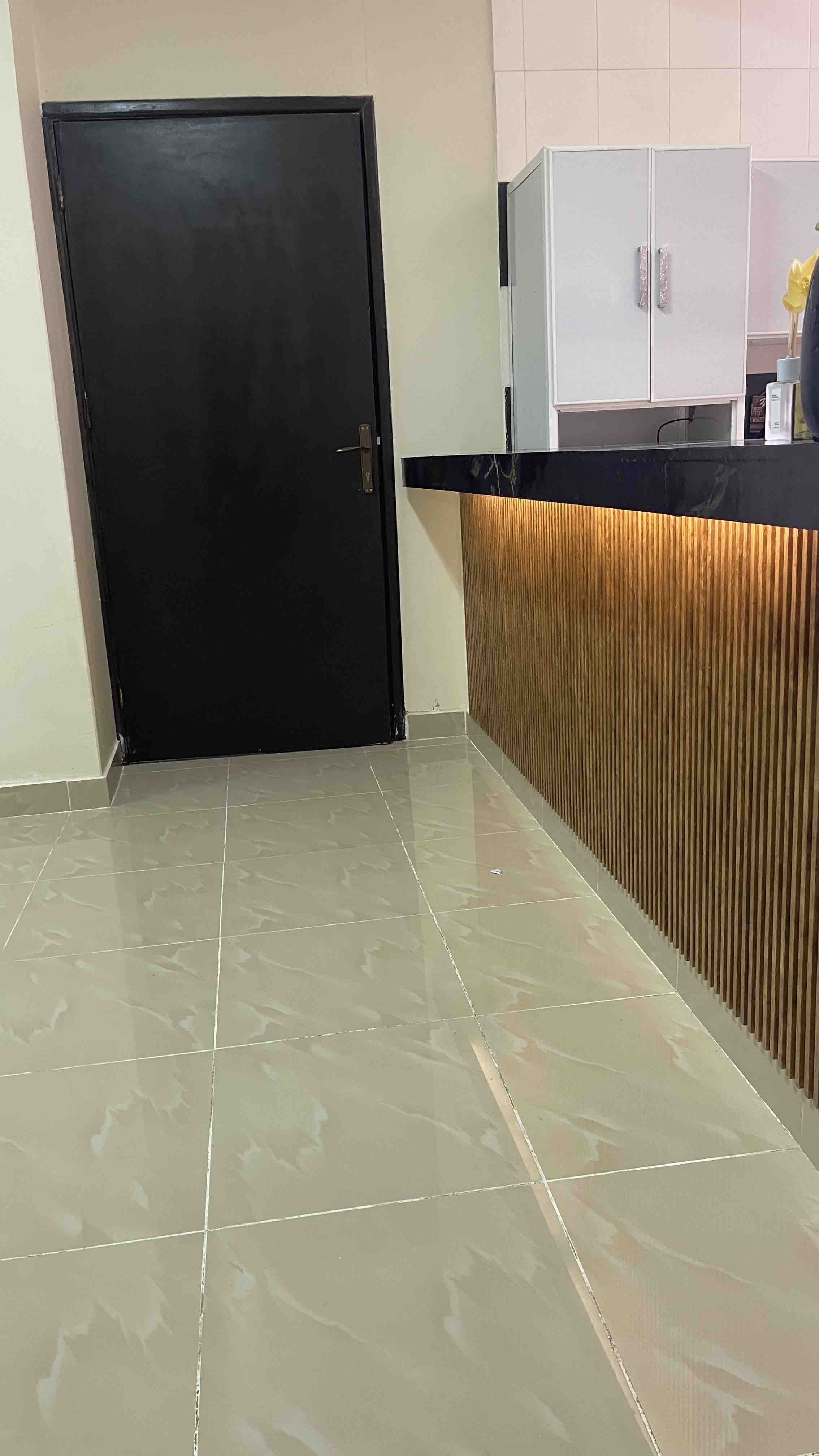 Apartment of room and self-entry lounge Private entrance Private entrance