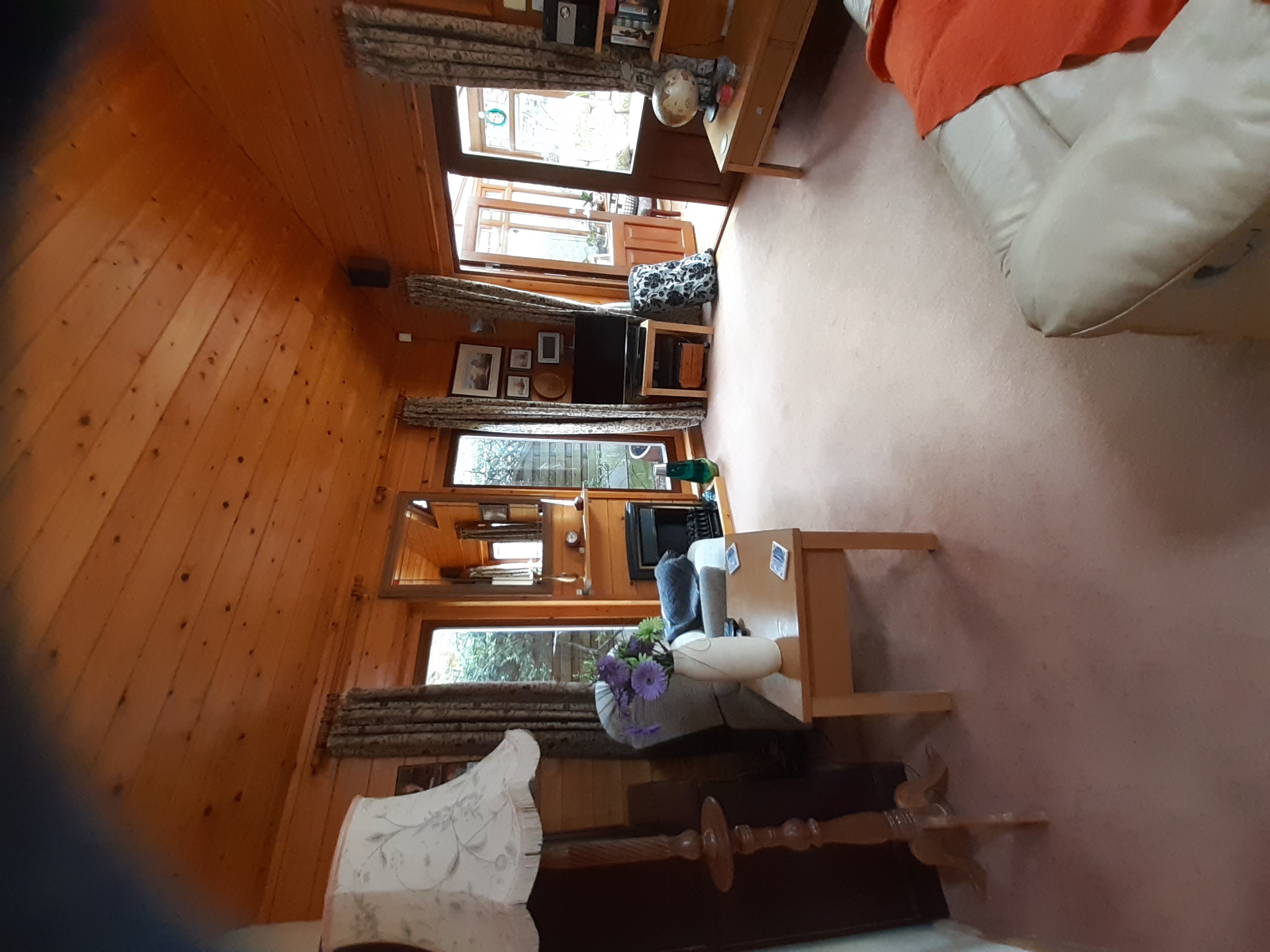 Self Contained Cabin, Sutton Coldfield. Sleep 2/3 Cabins for Rent in