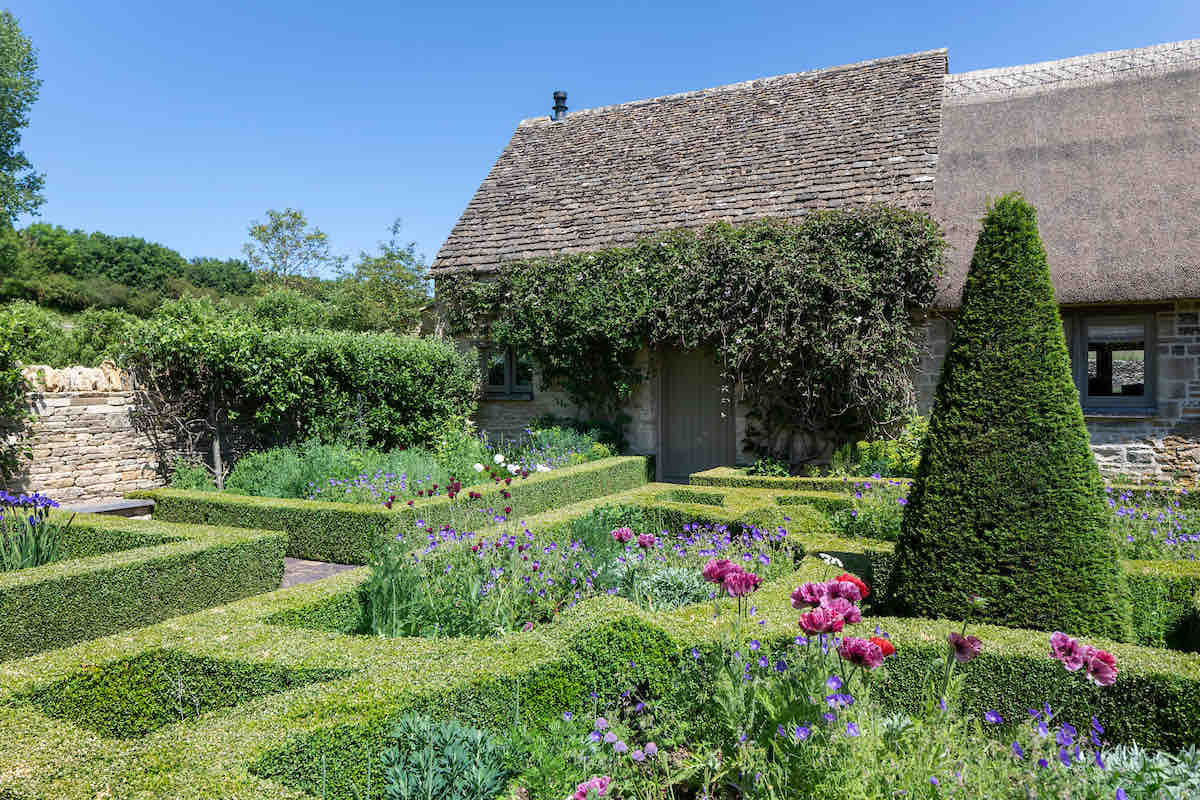 The ultimate luxury hideaway. Houses for Rent in Coln Rogers, England