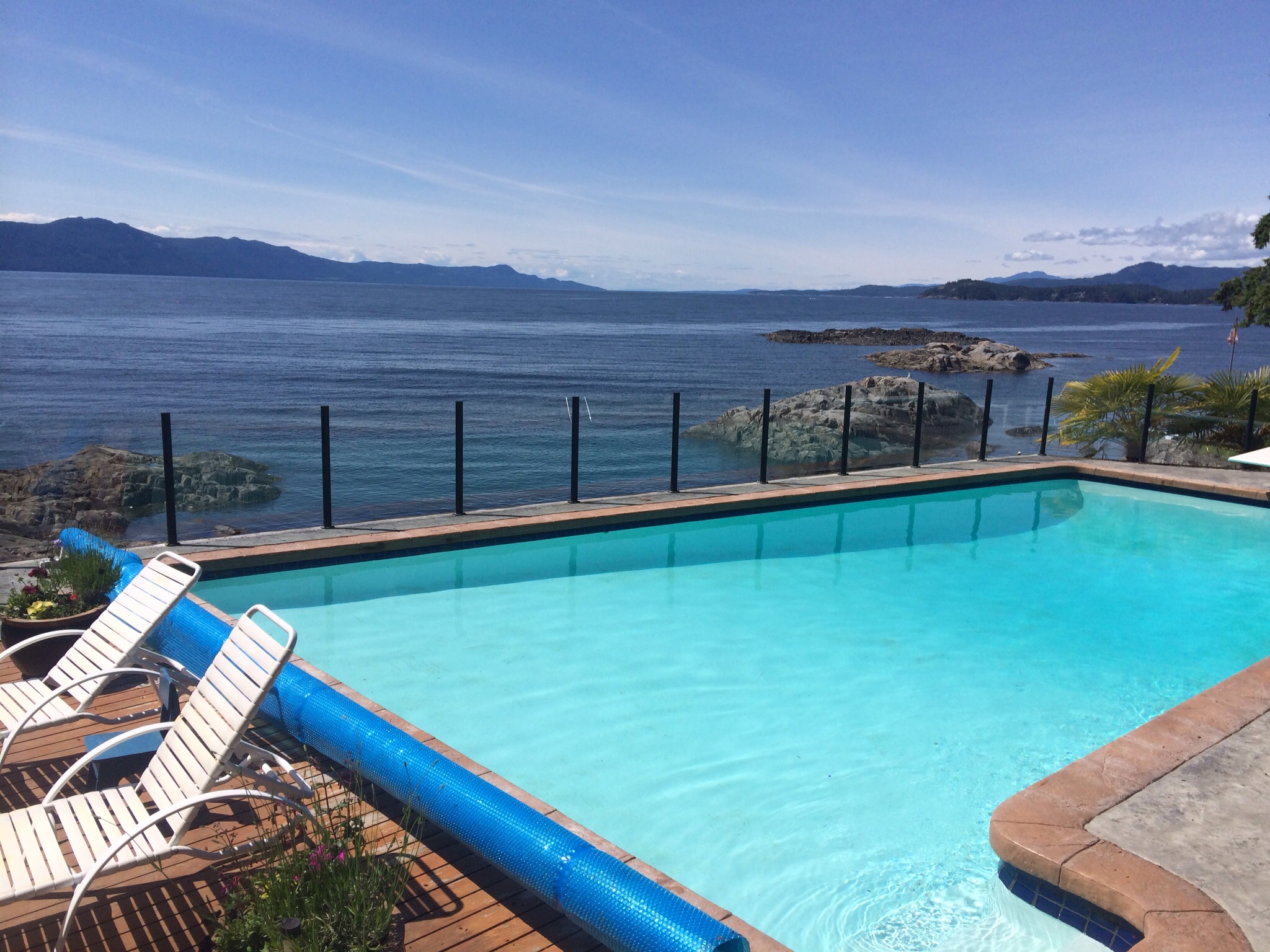 Burchill s B B By The Sea Cottages For Rent In Halfmoon Bay British burchill-s-b-b-by-the-sea-cottages-for-rent-in-halfmoon-bay-british