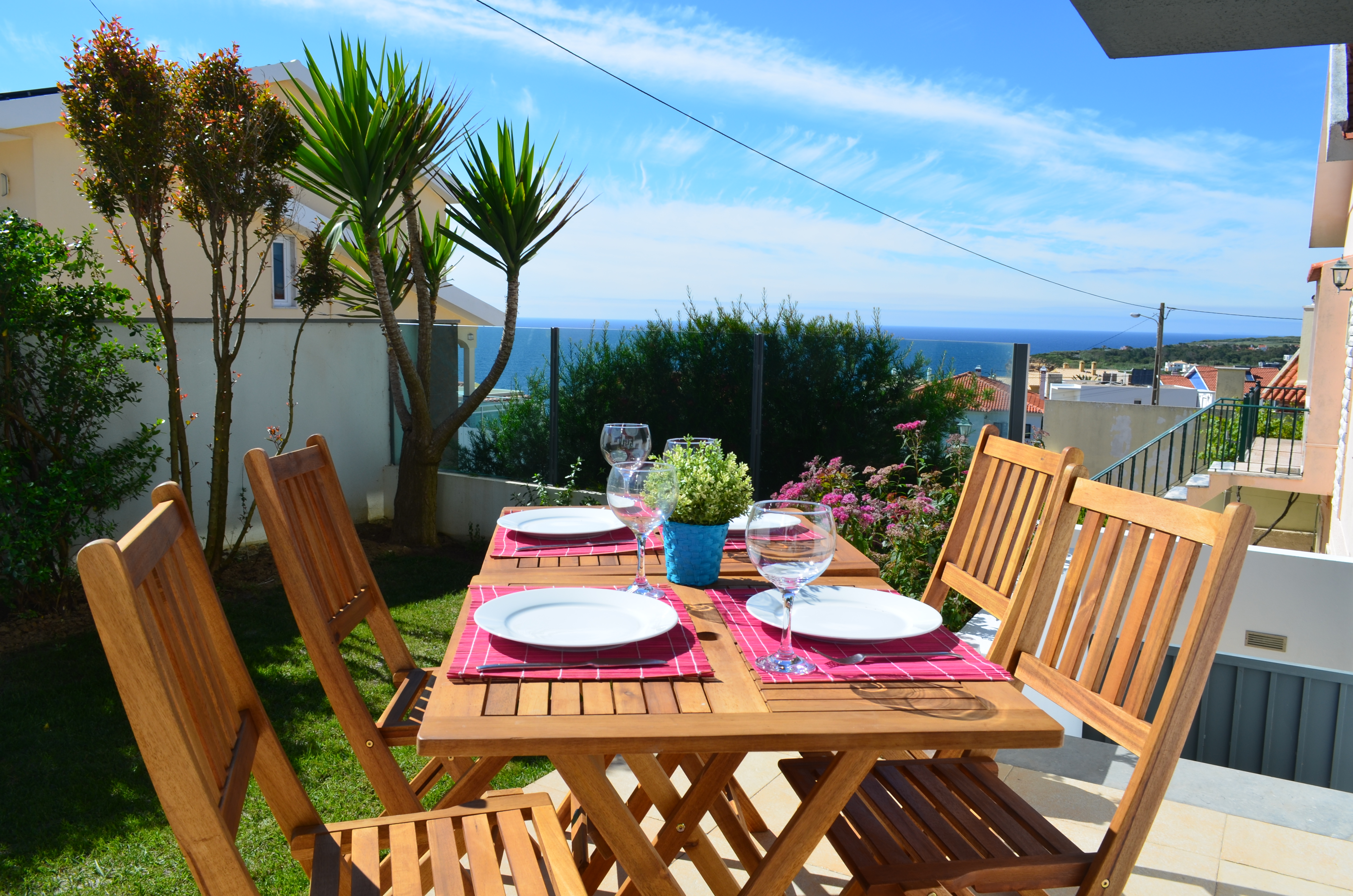 “Ocean View Surf House • Walk to Beach” RibaCoxos in Santo Isidoro, Lisbon