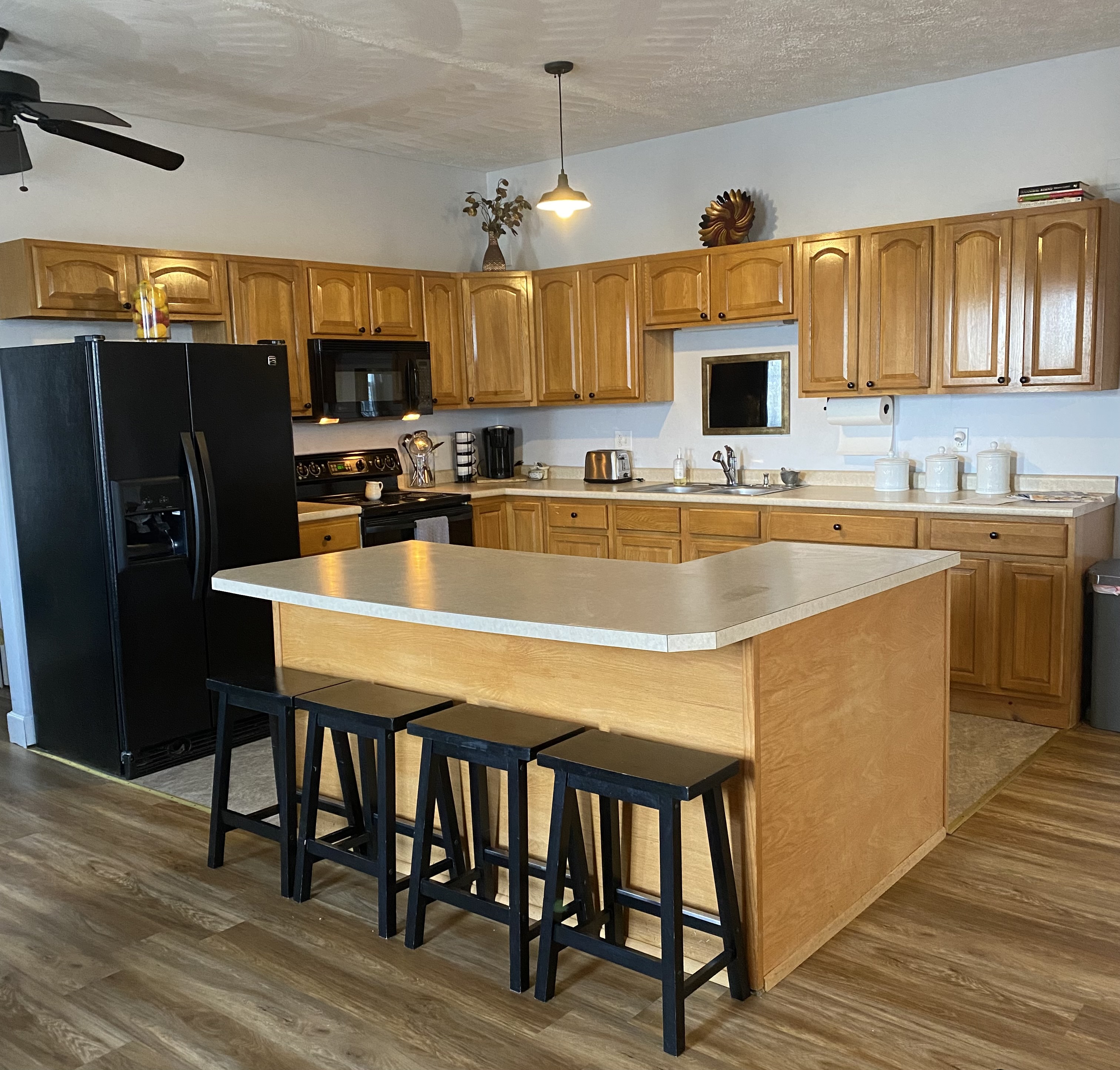 106 North/ located in the center of Carthage