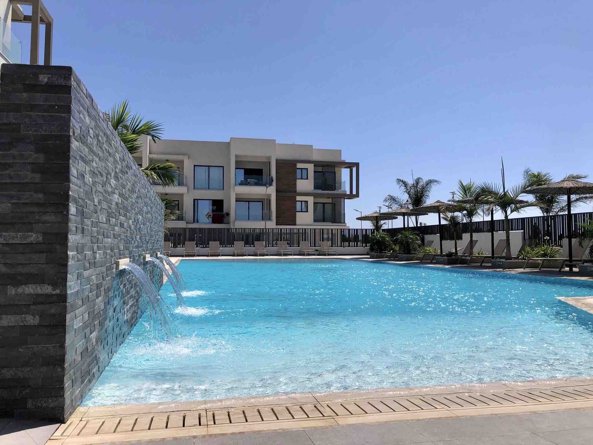 2 pools + clean, modern, spacious, quiet apt